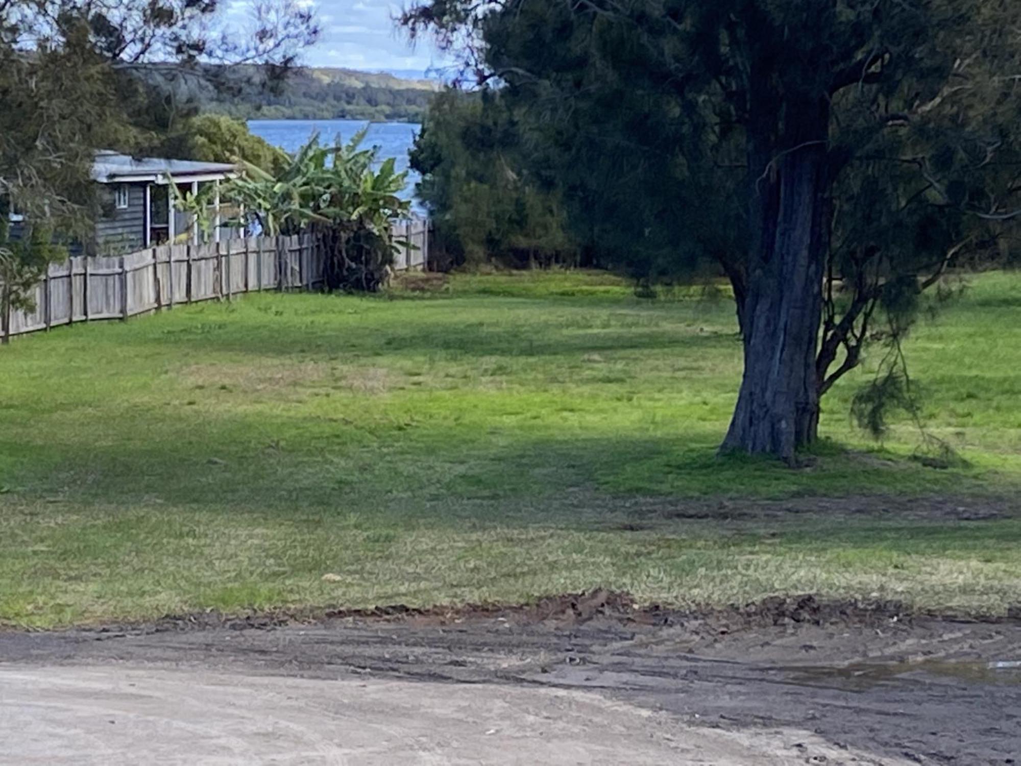 Curley's at Culburra Beach- Pet friendly- Across the road from Curley's Bay