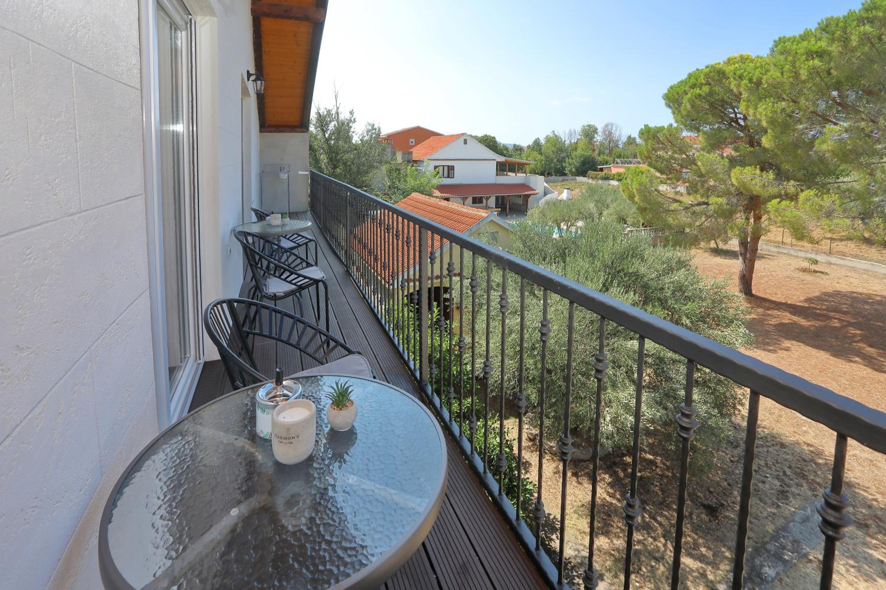 Luxury Apartments Monika near the sea with jacuzzi and private parking