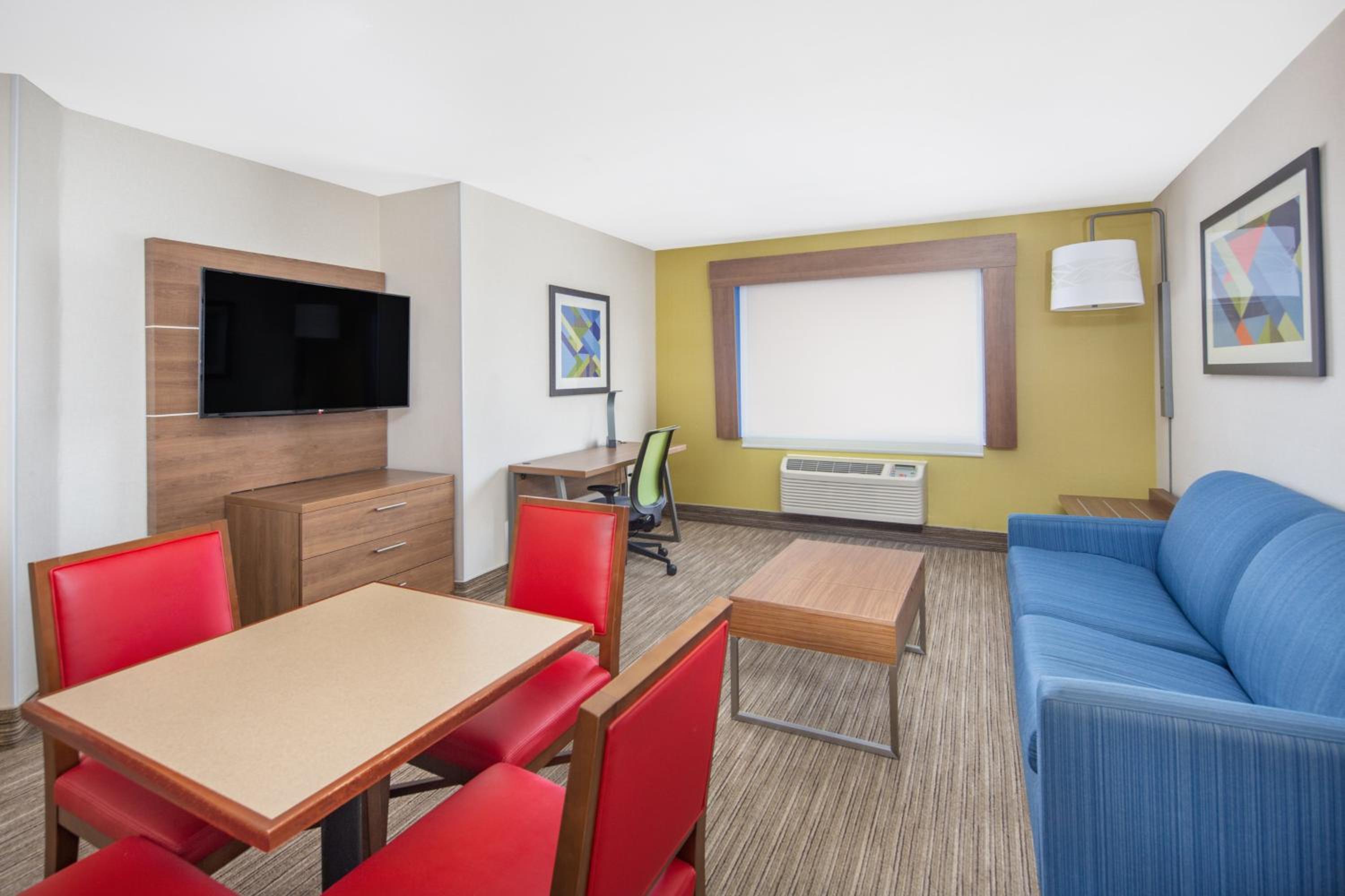 Bishop Vacations - Holiday Inn Express Hotel  Suites Bishop, an IHG Hotel - Property Image 12