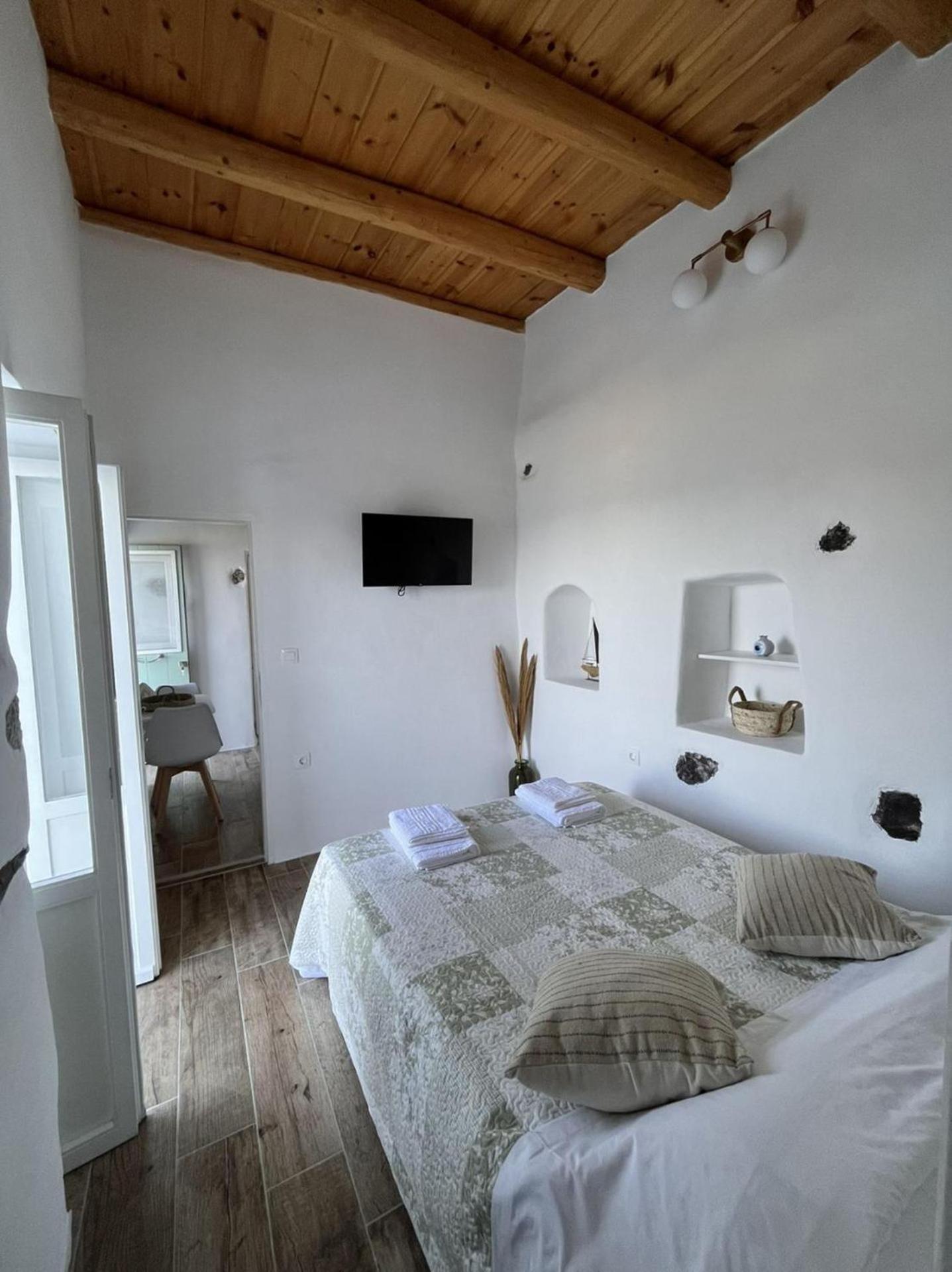 Siesta Villas Cycladic Elegance with Castle View view 5