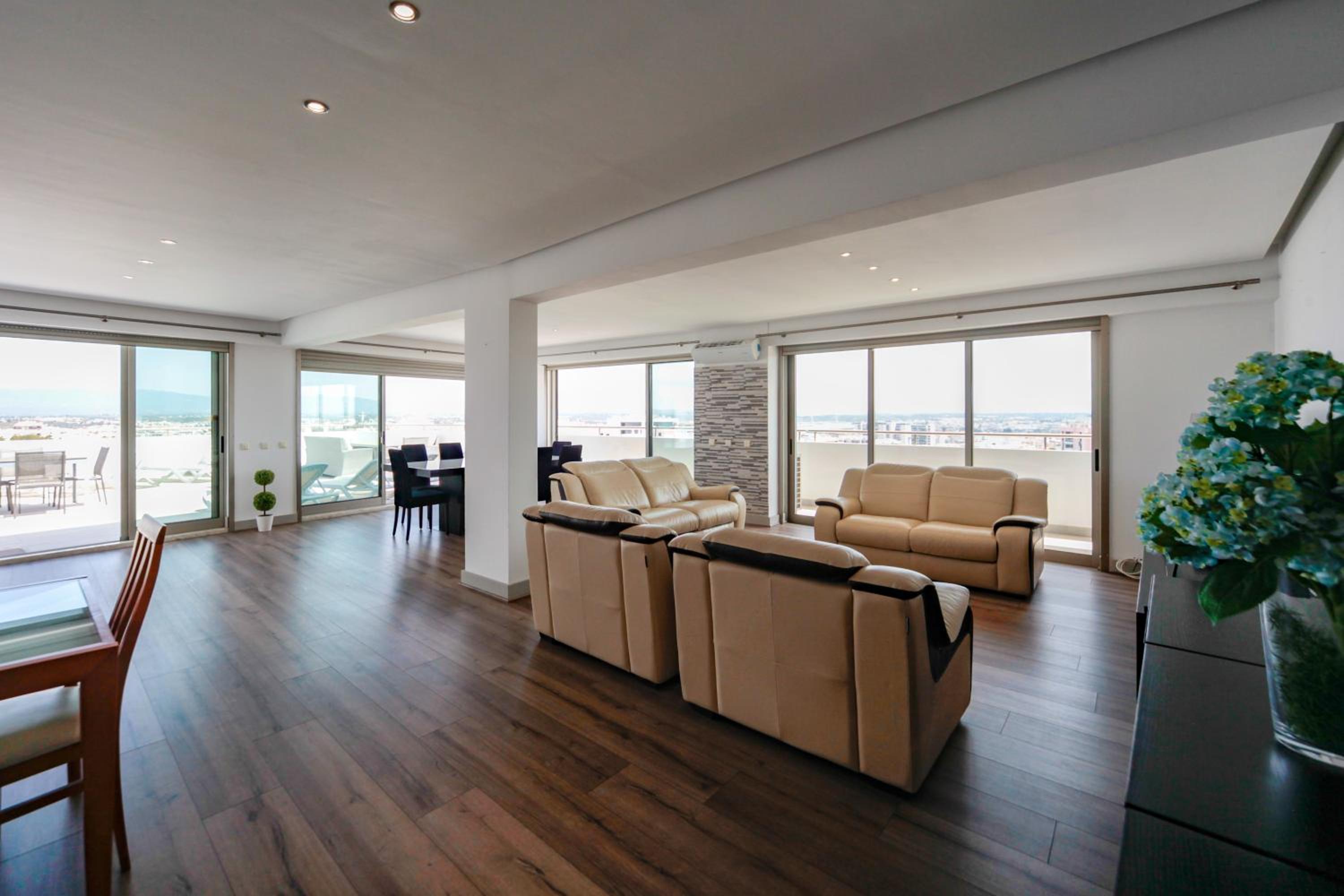 Outstanding penthouse with amazing sea views view 3