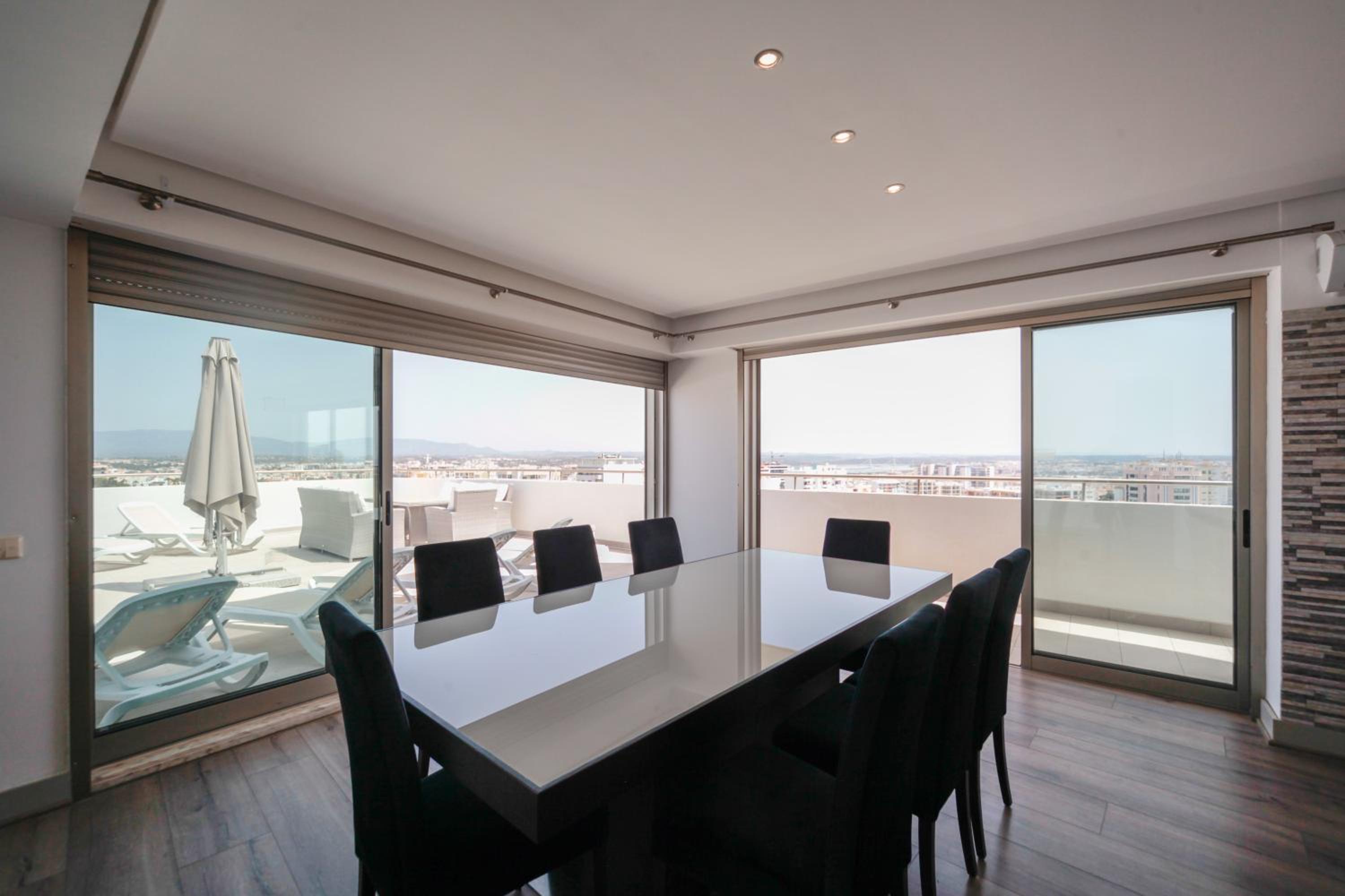 Outstanding penthouse with amazing sea views view 4