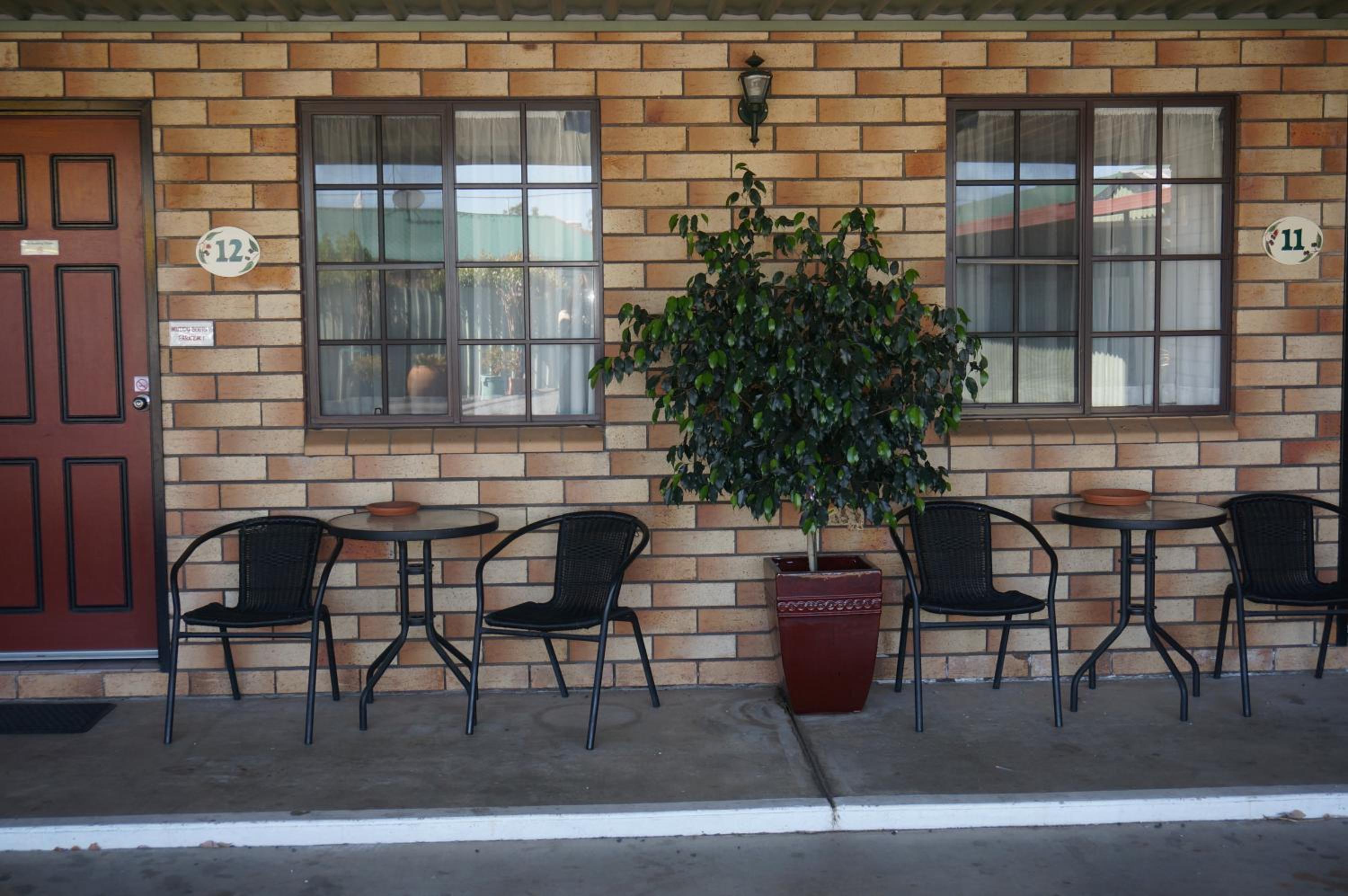 Miles Outback Motel view 4