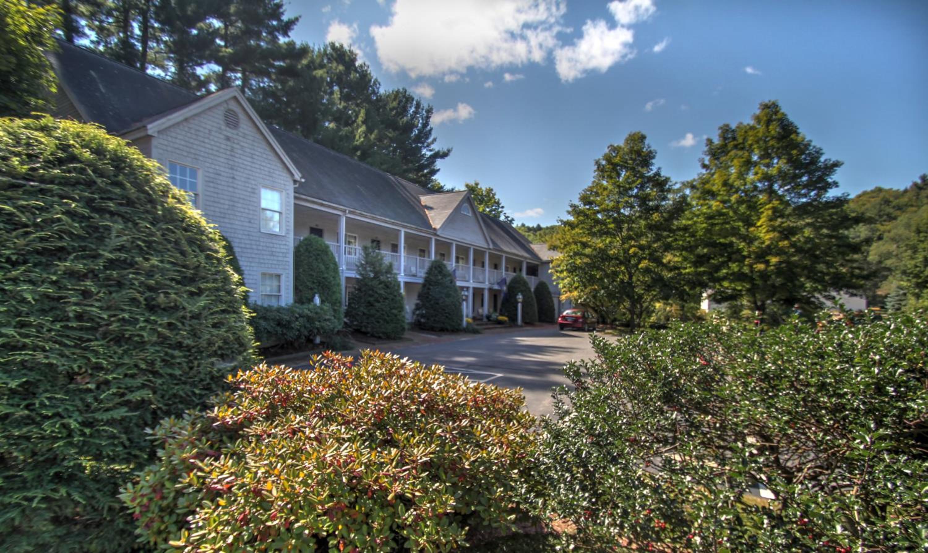 Riverhouse by Weekender formerly Jack Daniels Inn