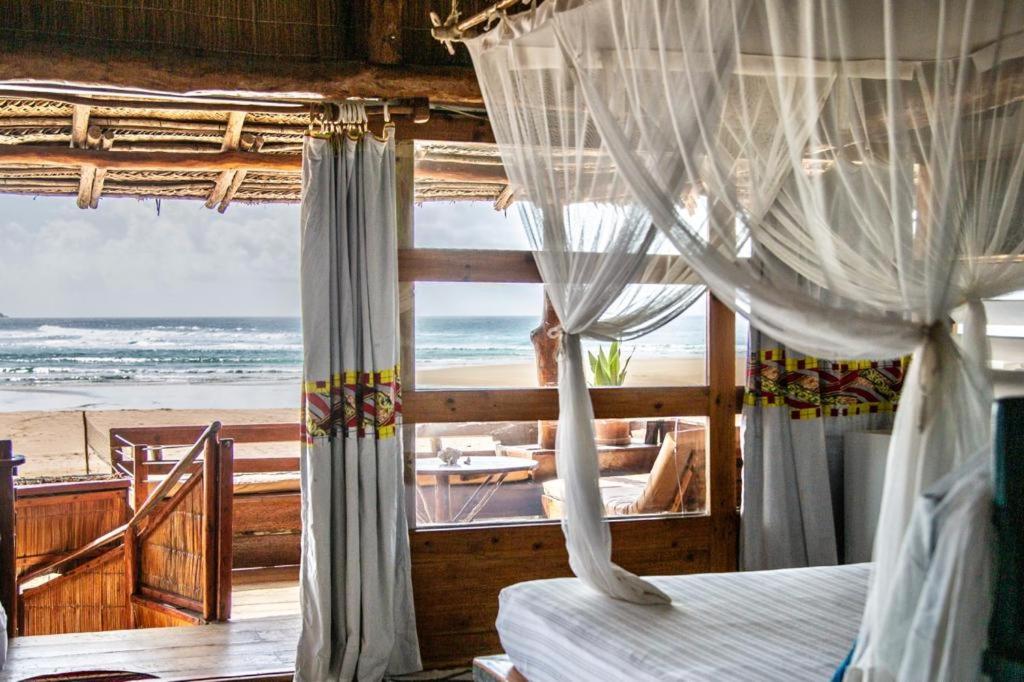 Casa na Praia Tofo- beach front hotel