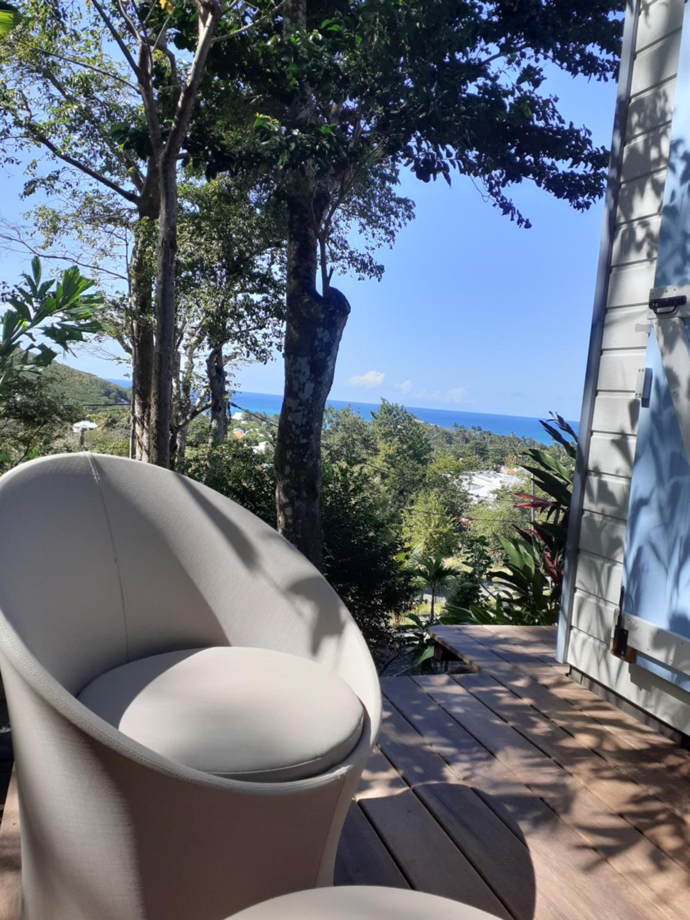 Le Surf Lodge, chambre avec vue mer dans un écrin de verdure view 5