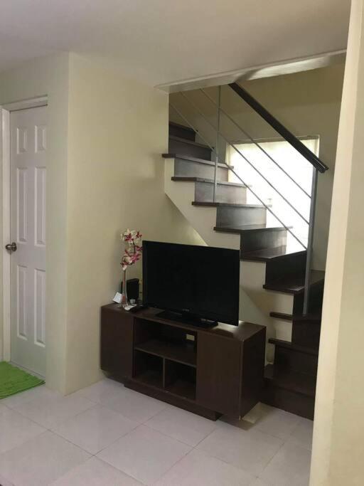 3 Bedrooms 3 Baths Victorian style Townhouse Fully Furnished view 4