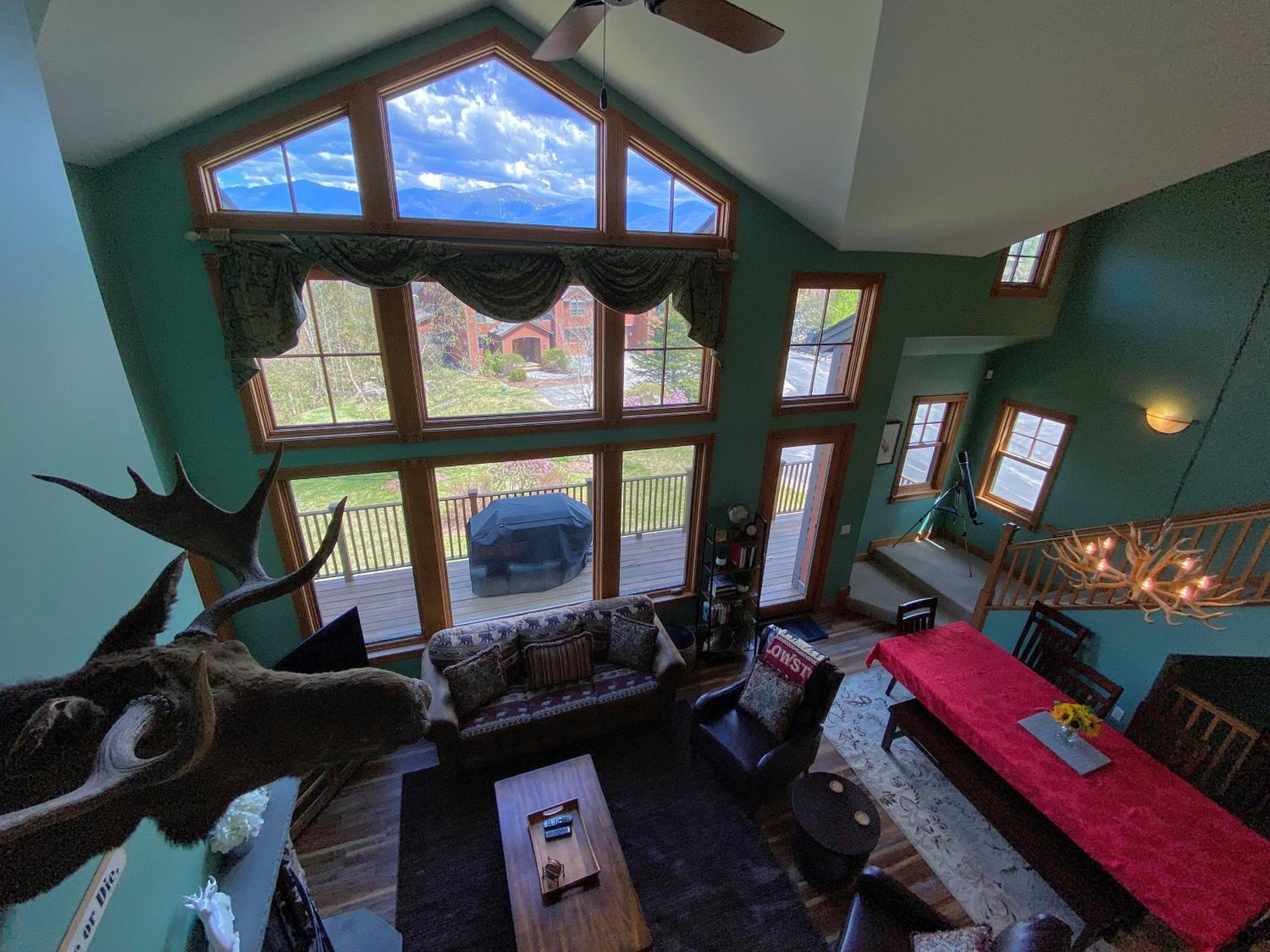 P5 Ski-in Ski-out rare find Presidential View single family with garage pool table ping pong
