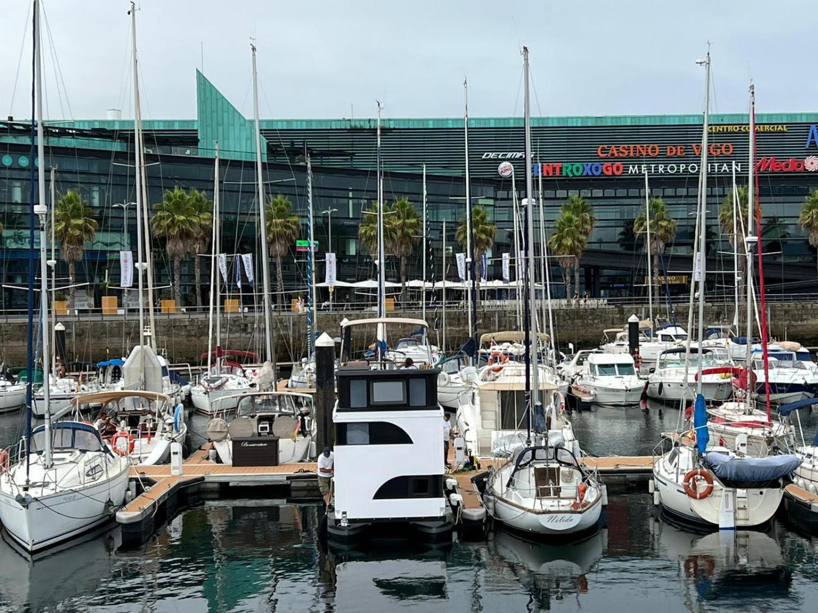 Casa Flotante en el Centro de Vigo - Different Charter