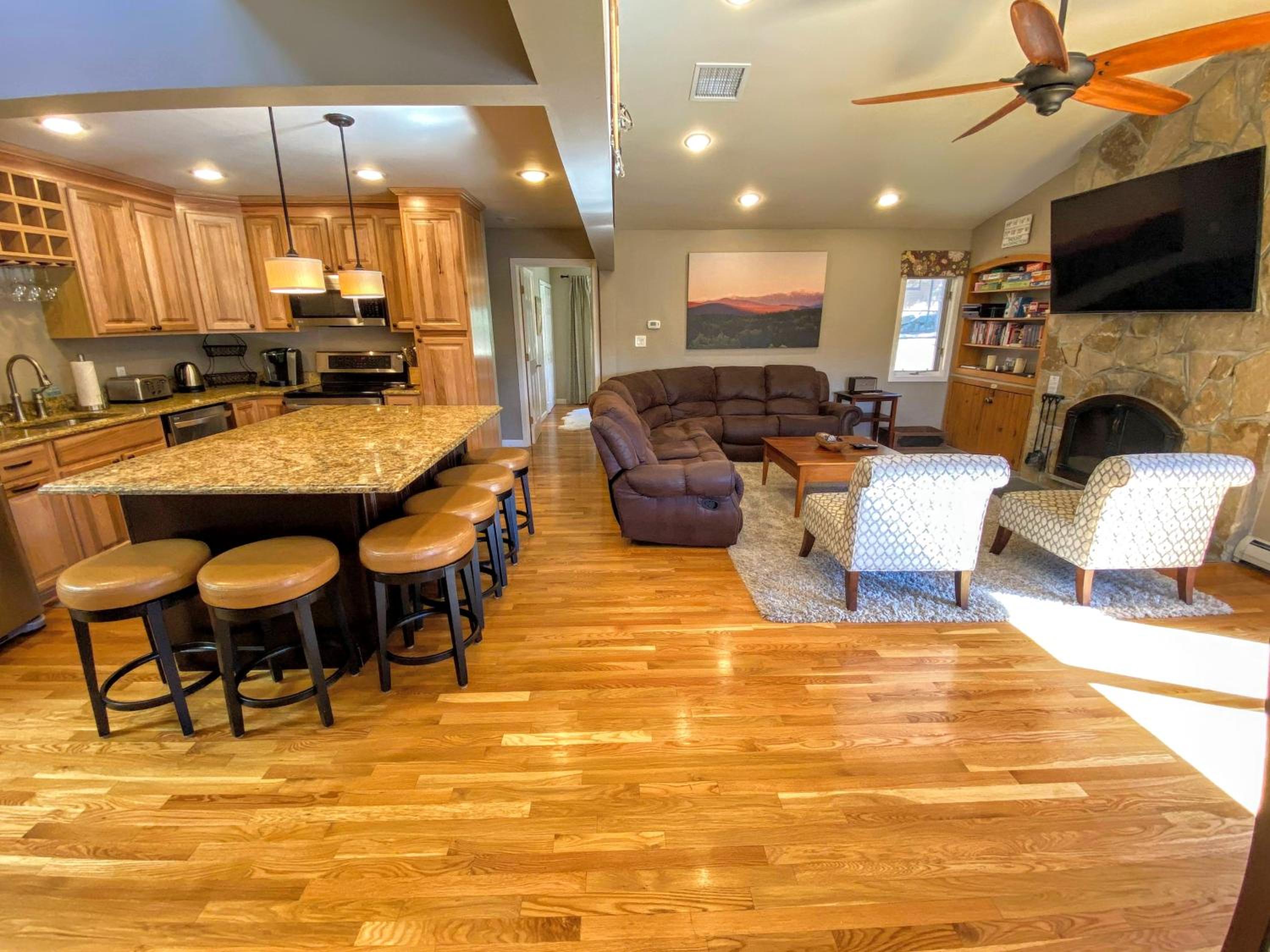 O7 Slopeside Bretton Woods Resort cottage with upscale stylings cozy decor tons of space view 2