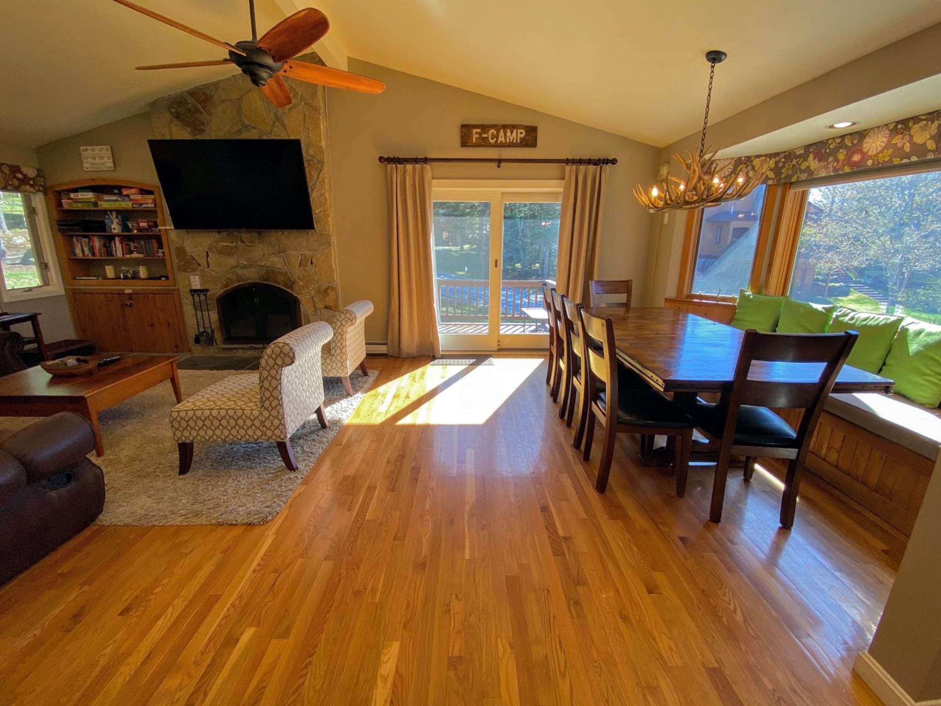 O7 Slopeside Bretton Woods Resort cottage with upscale stylings cozy decor tons of space view 4