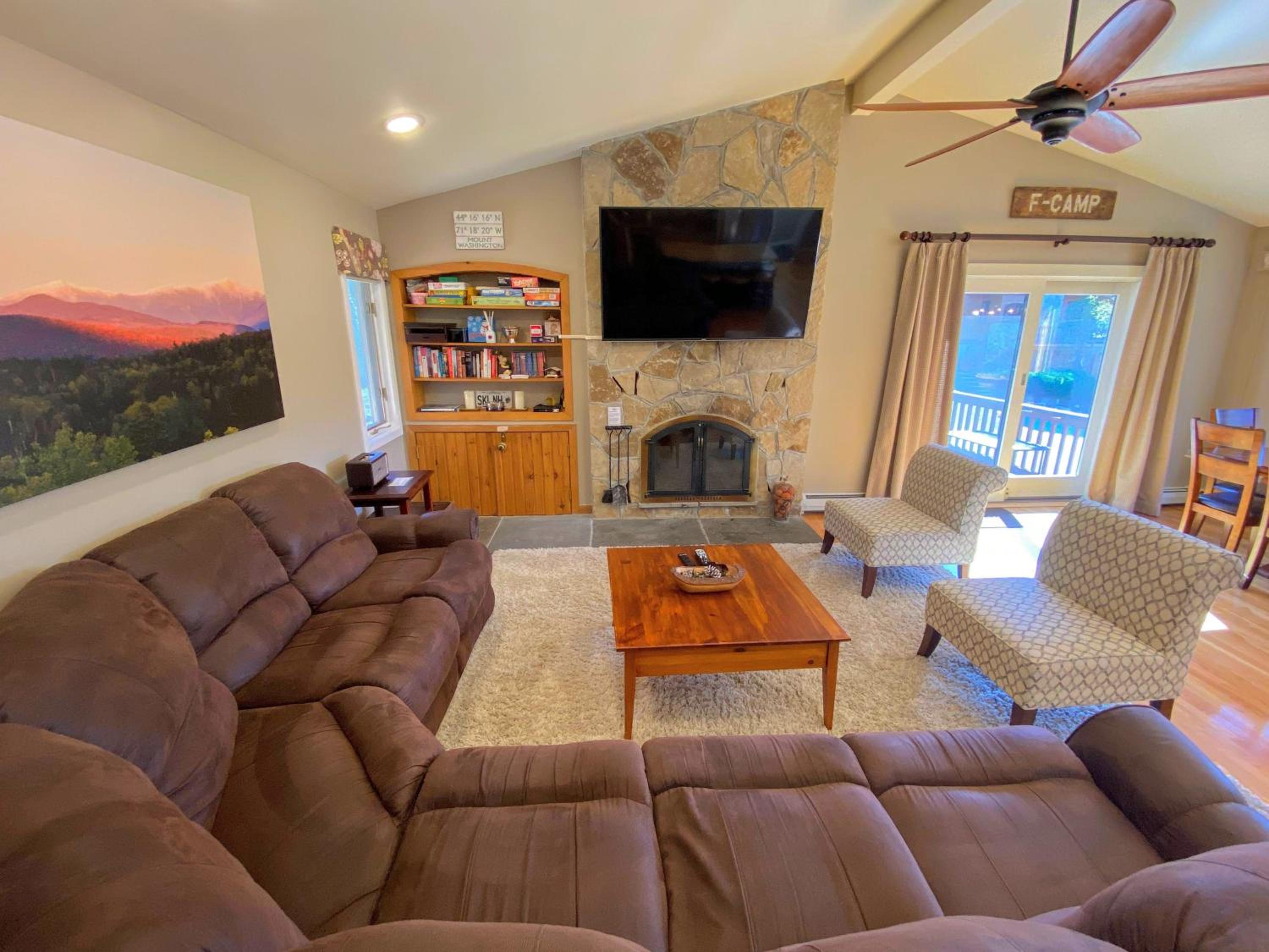 O7 Slopeside Bretton Woods Resort cottage with upscale stylings cozy decor tons of space view 5