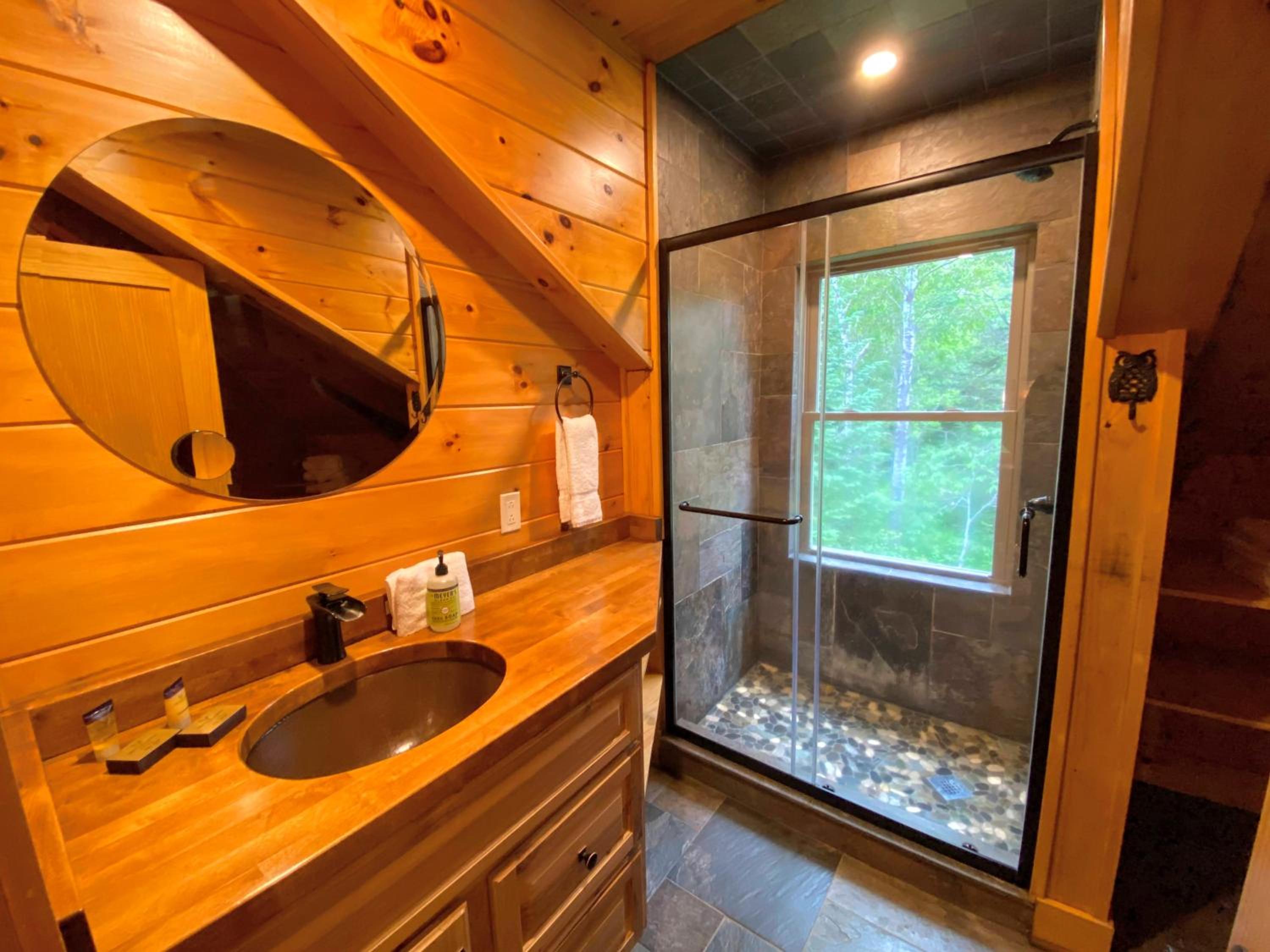 OR Luxury yurt-like home in Bretton Woods with private beach firepit AC fishing and trails view 2