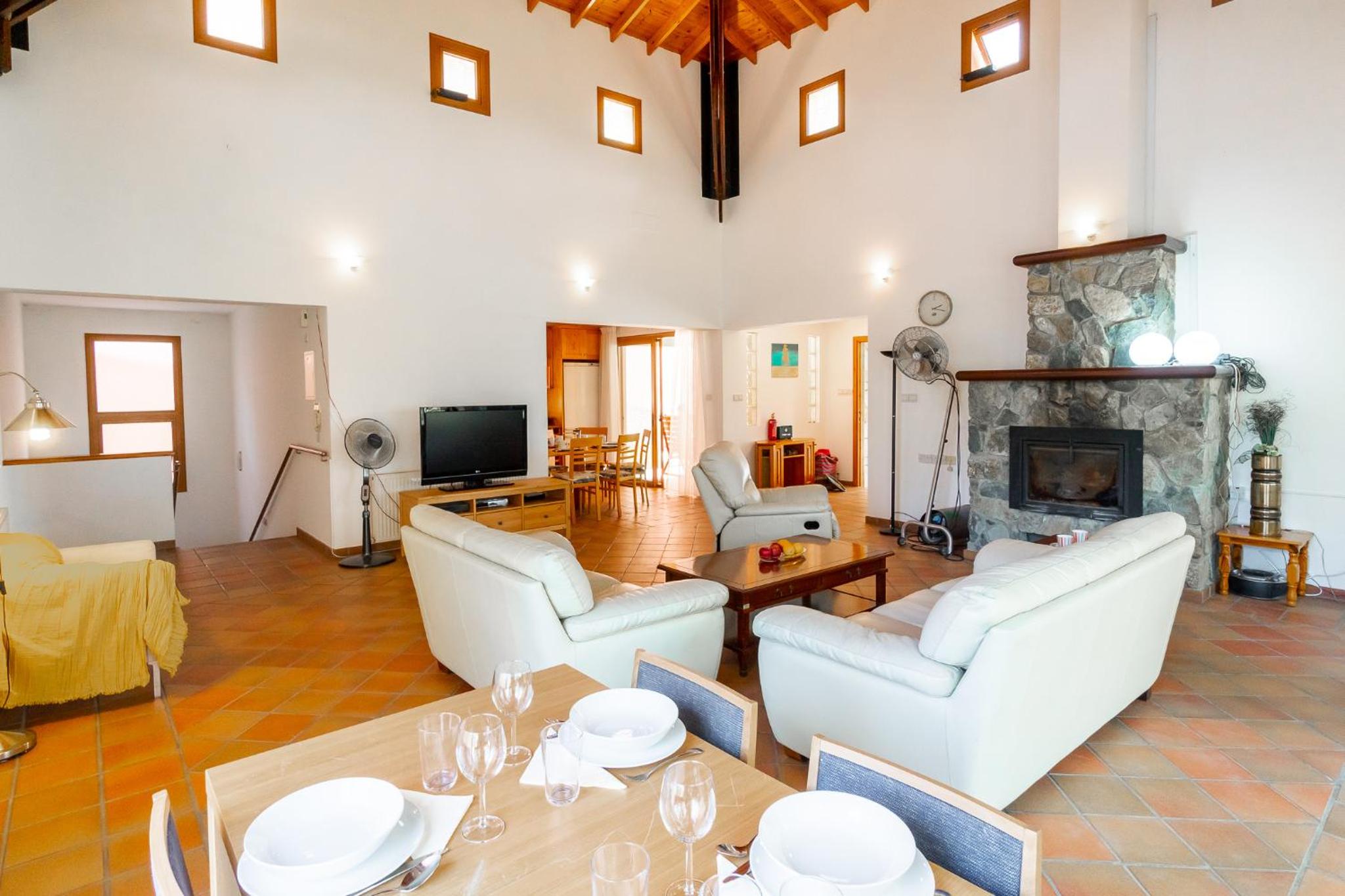 Villa Hillcrest Panorama by Ezoria Villas view 5