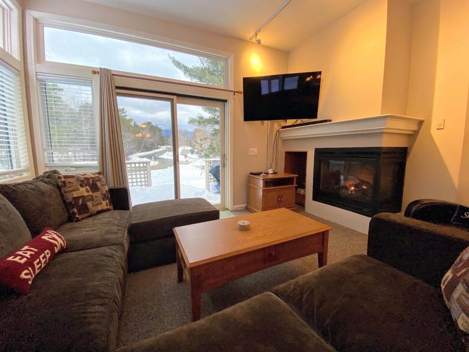 FV50 Pet friendly single level home in Bretton Woods walk to golf course and Mt Washington Hotel view 5