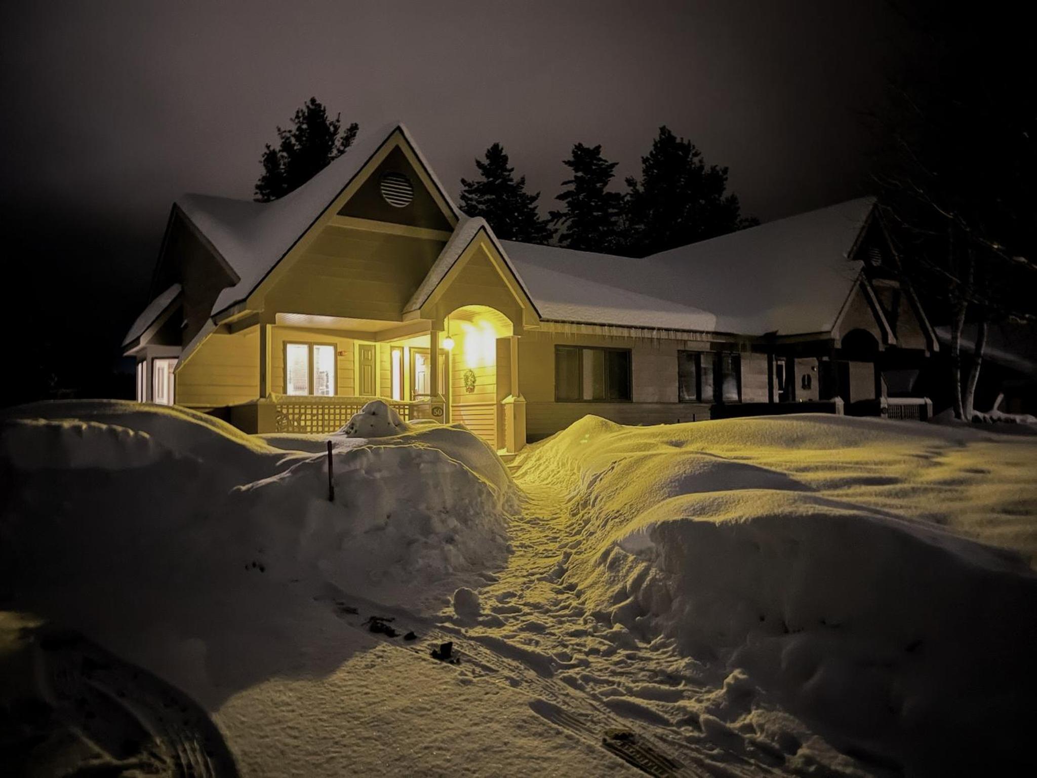 FV50 Pet friendly single level home in Bretton Woods walk to golf course and Mt Washington Hotel view 3
