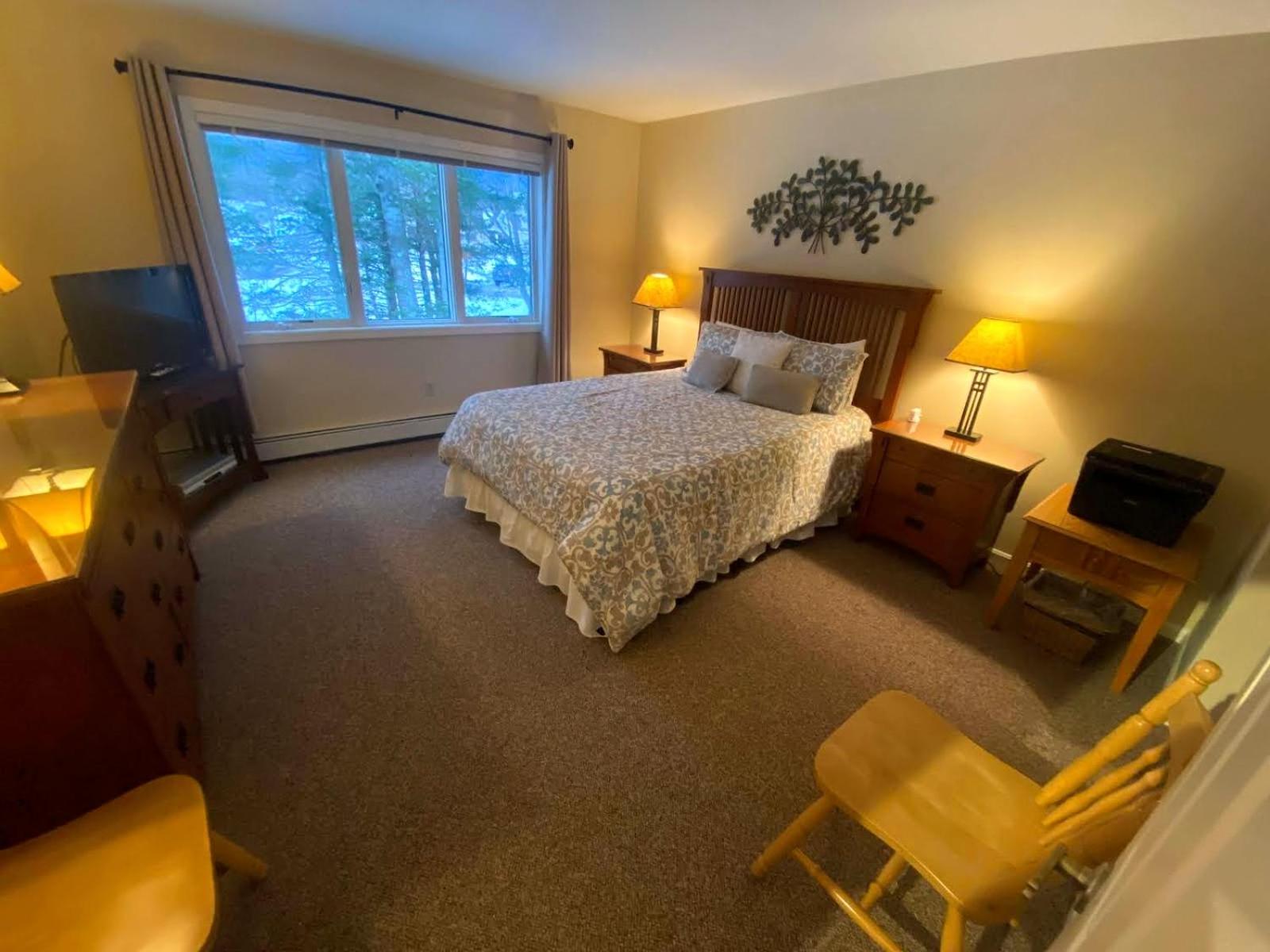 FV50 Pet friendly single level home in Bretton Woods walk to golf course and Mt Washington Hotel view 2