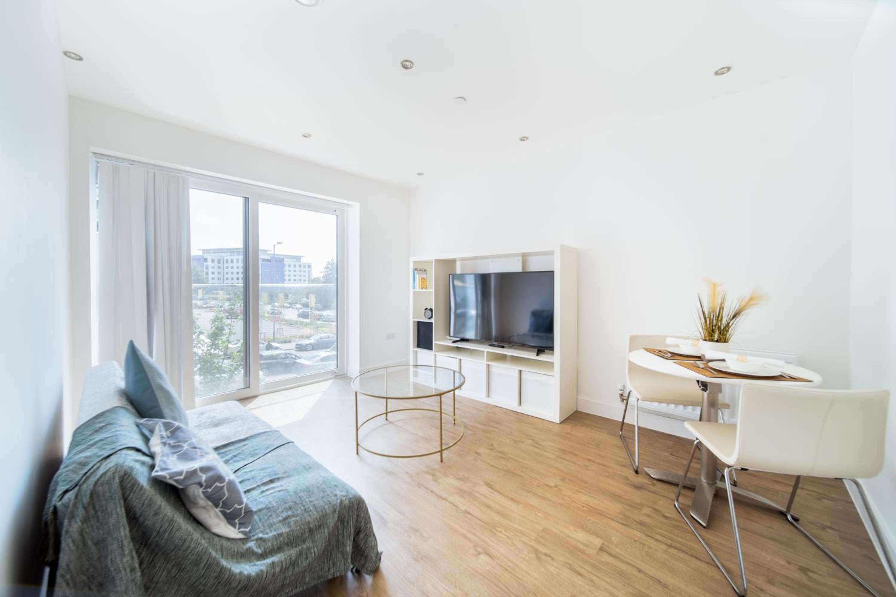 One Bed Apartment in Private Building By LiveStay Short Lets & Serviced Accommodation Luton view 4