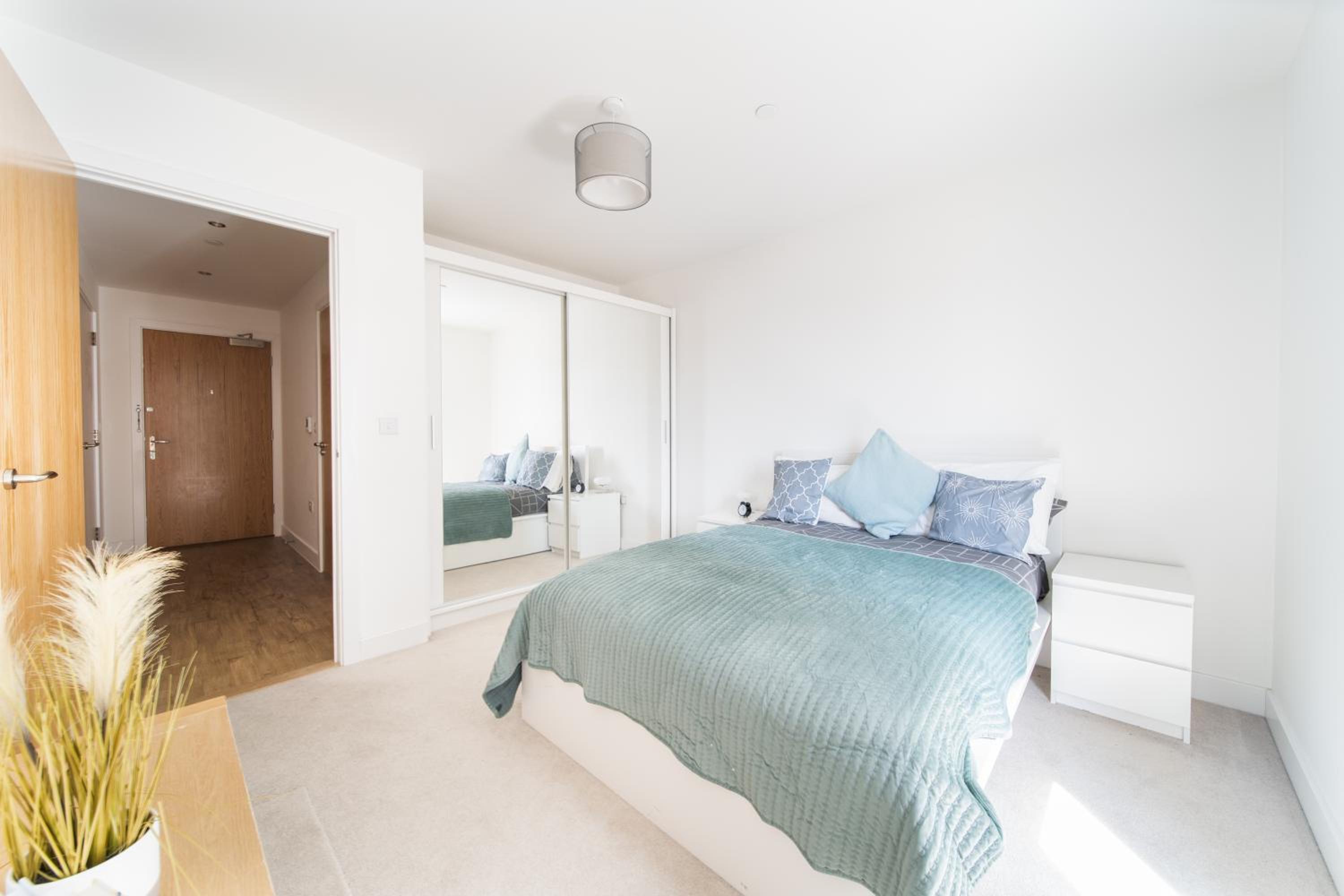 One Bed Apartment in Private Building By LiveStay Short Lets & Serviced Accommodation Luton view 2
