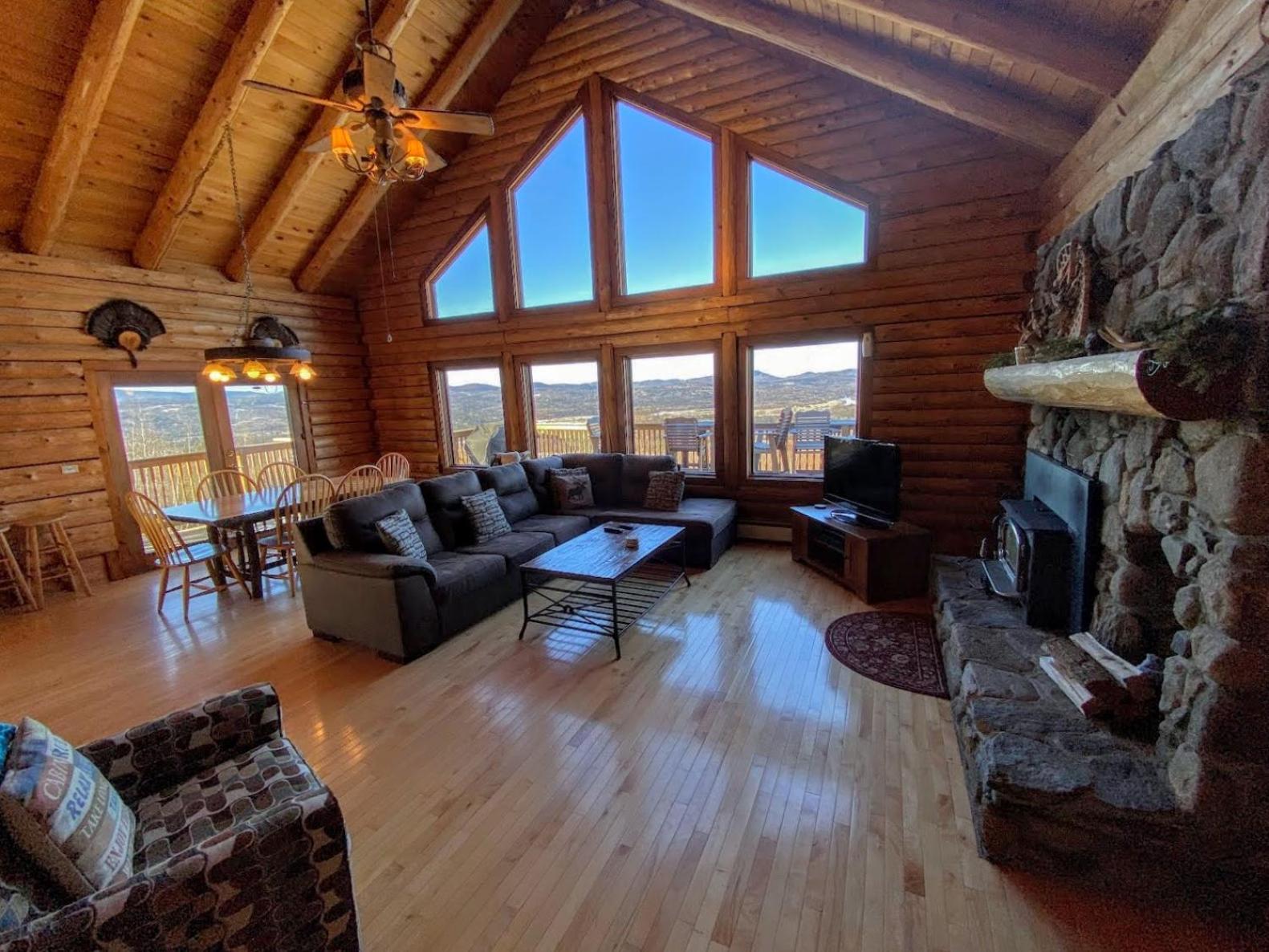 SI INCREDIBLE VIEWS from this log cabin with large deck huge yard fire pit hot tub view 2