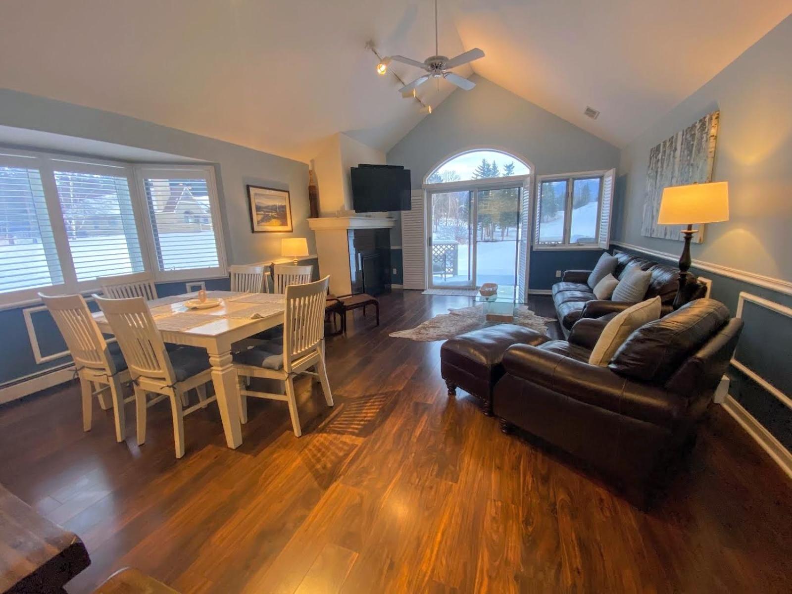 G3 Classy Bretton townhome with AC fast wifi great mountain views right on the golf course view 3
