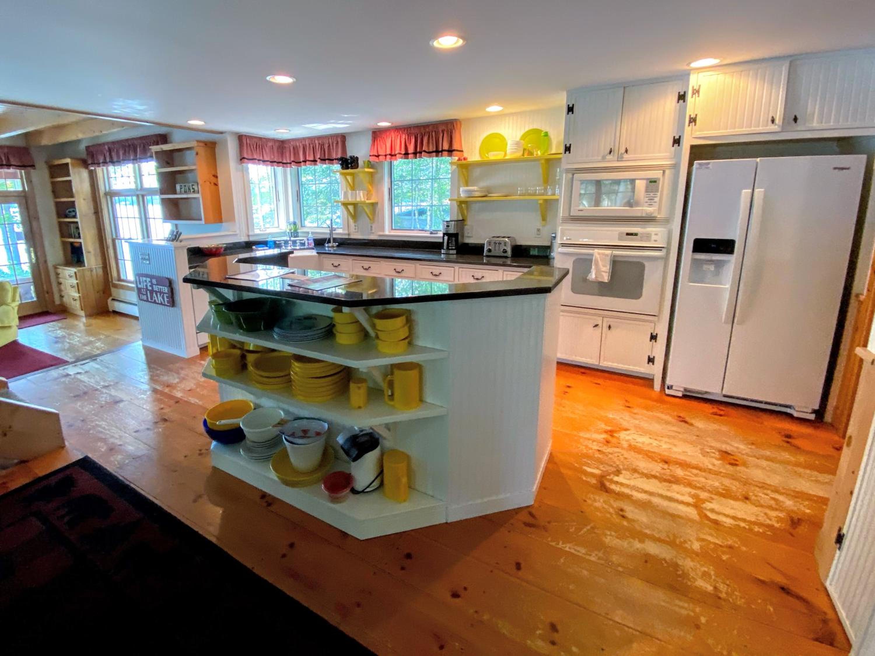 FL Quintessential LAKE HOUSE close to Bretton Woods Santas Village and Forest Lake State Park view 4
