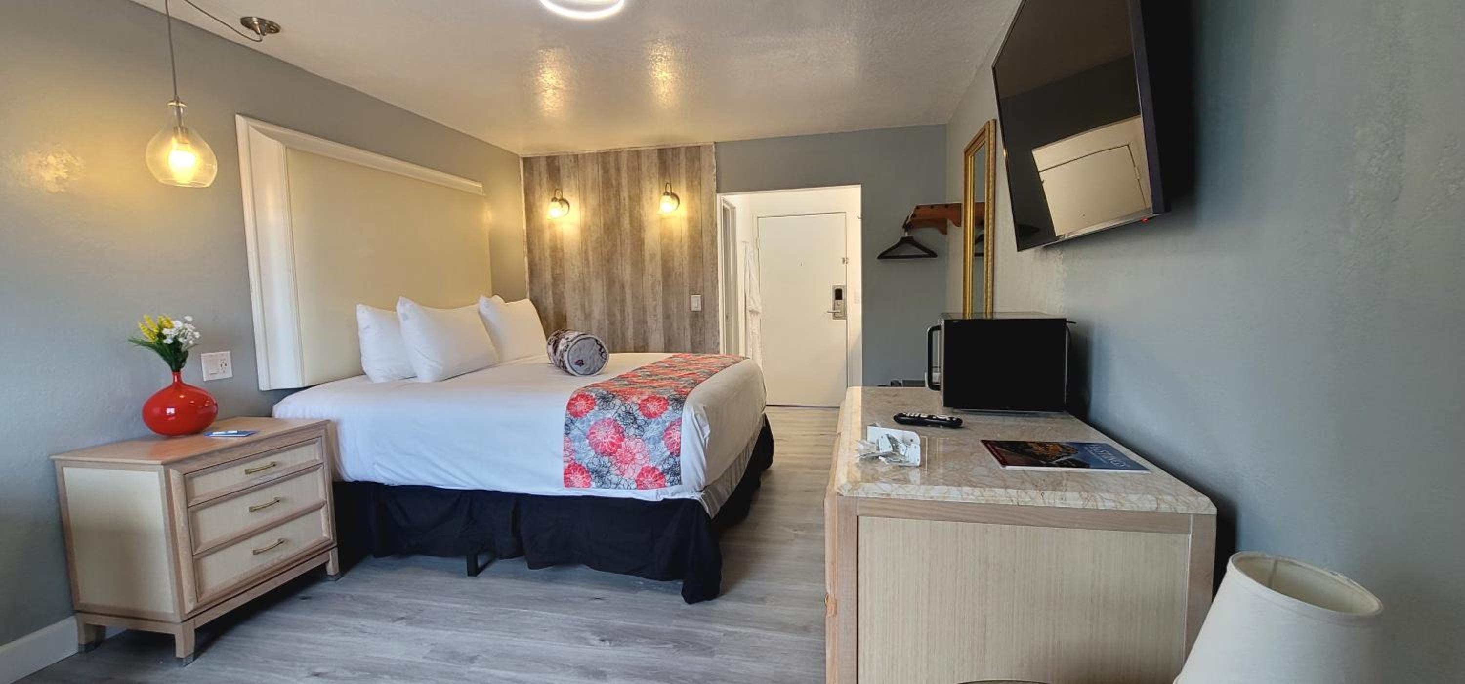 Dragonfly Inn & Suites