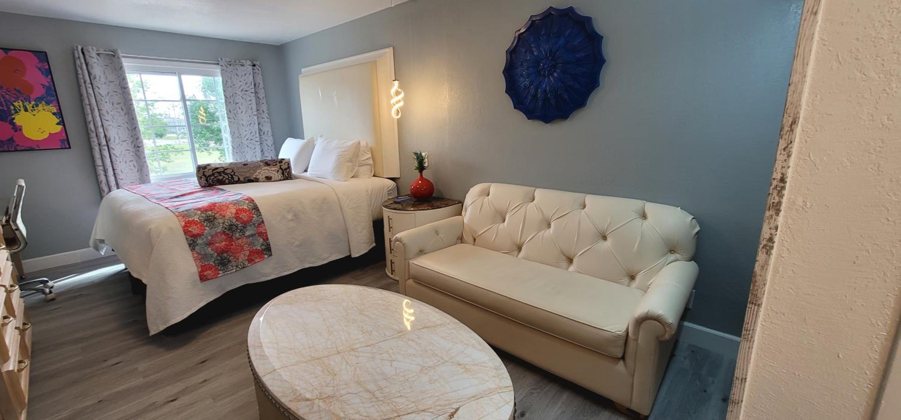 Dragonfly Inn & Suites