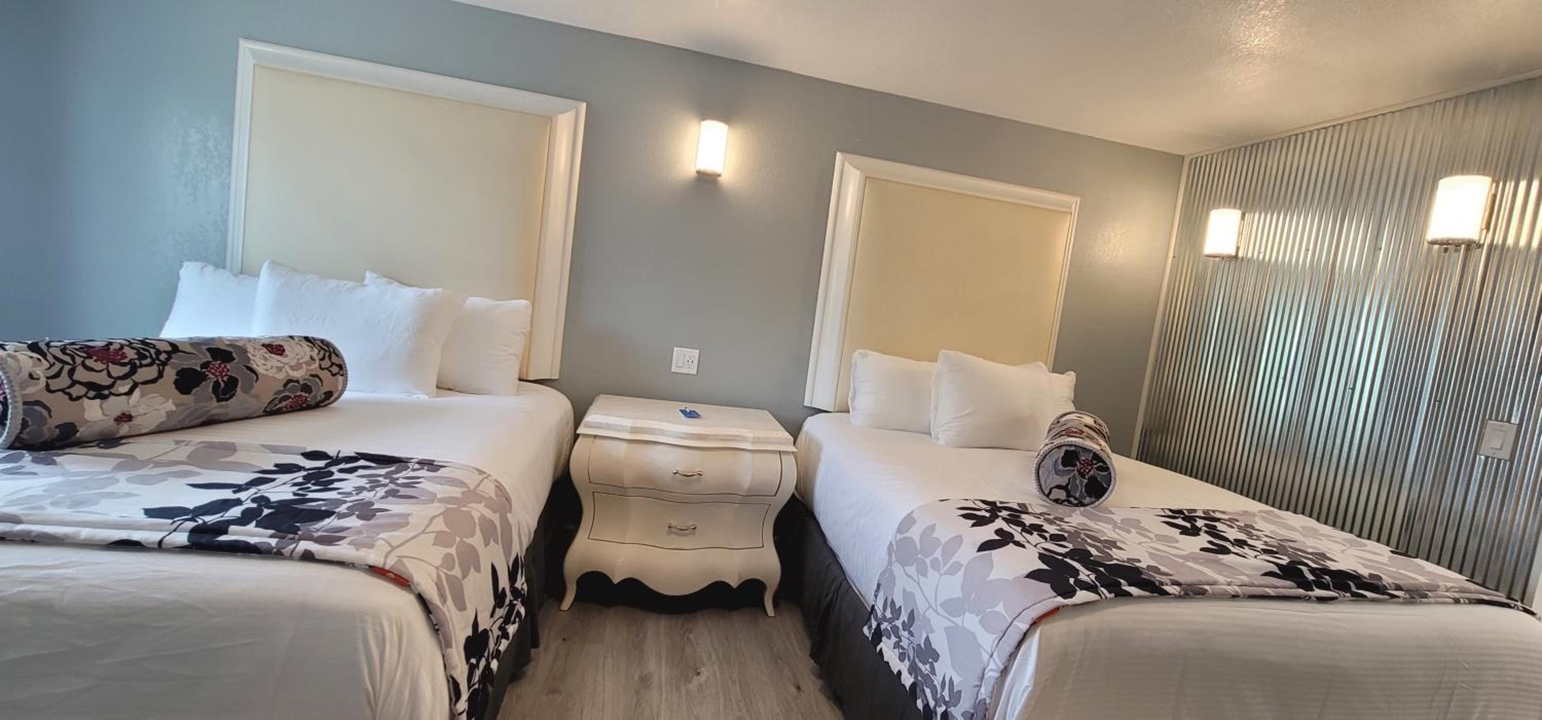 Dragonfly Inn & Suites