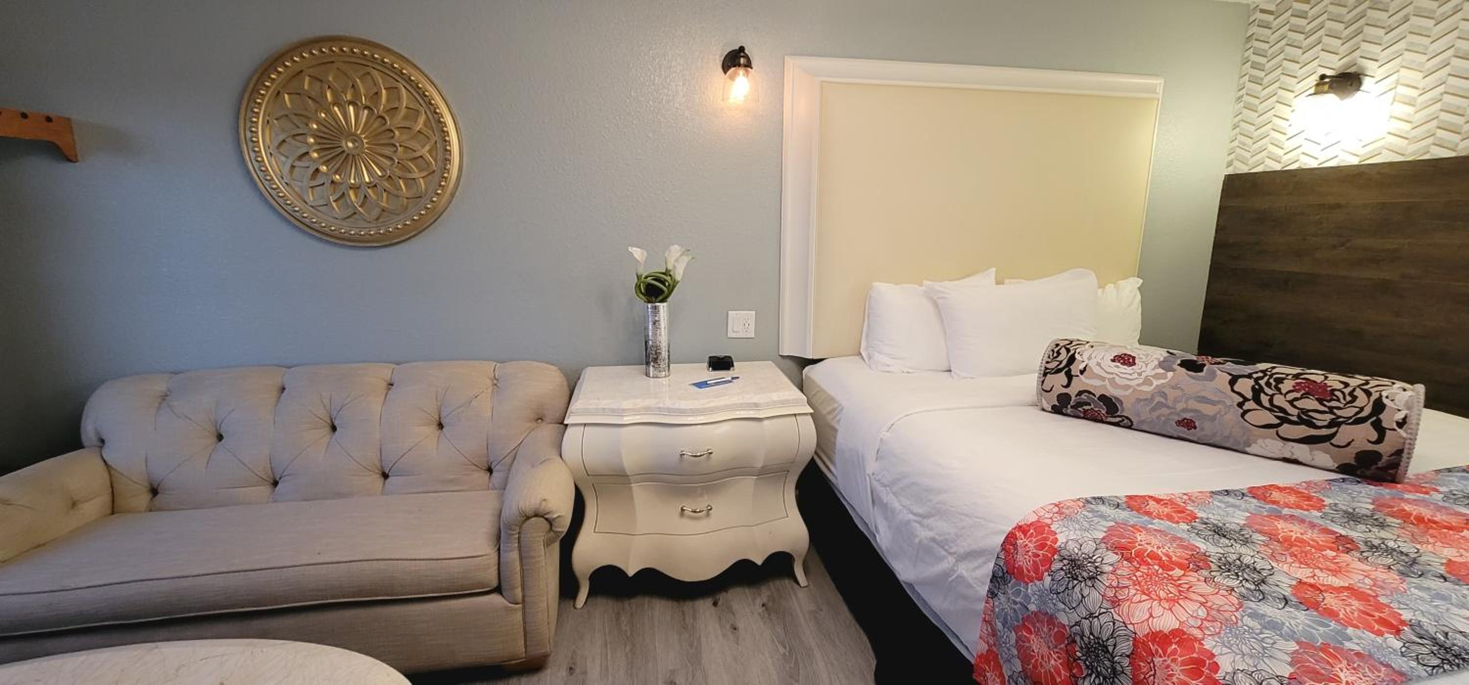 Dragonfly Inn & Suites
