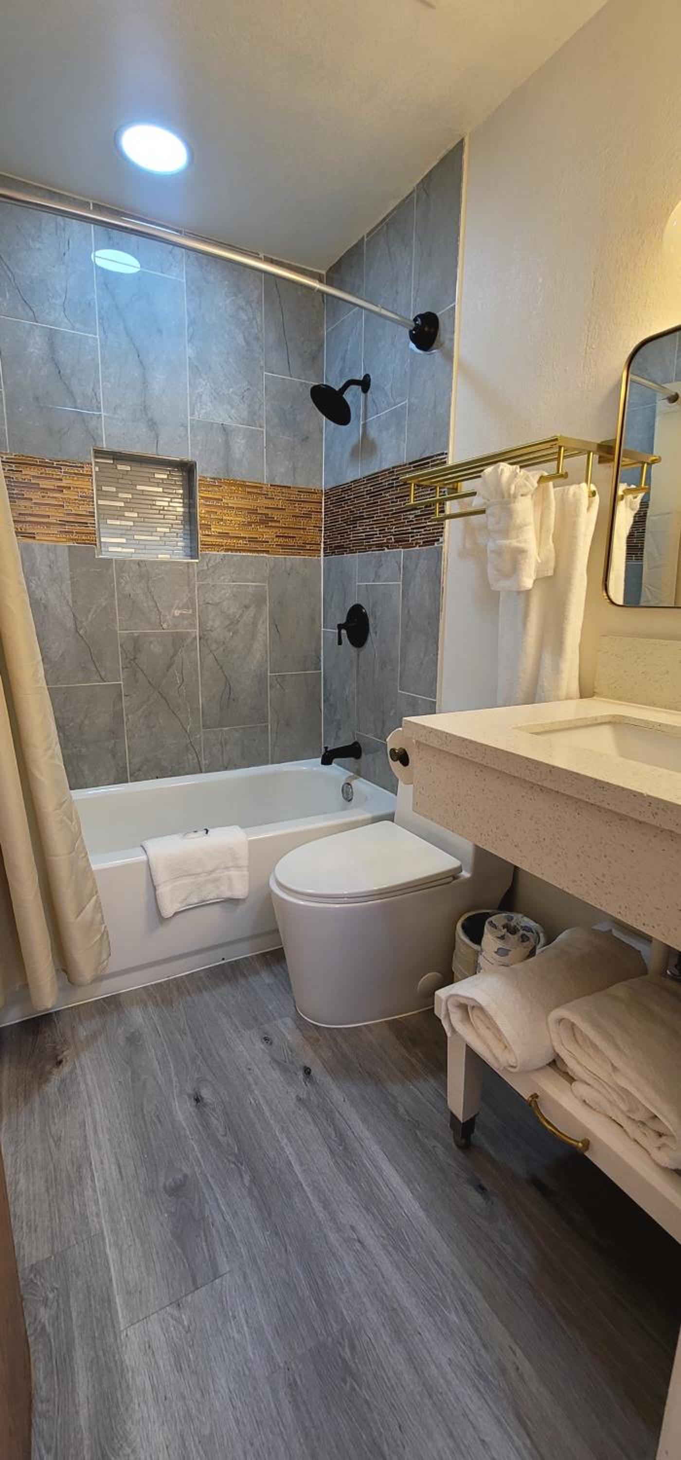 Dragonfly Inn & Suites