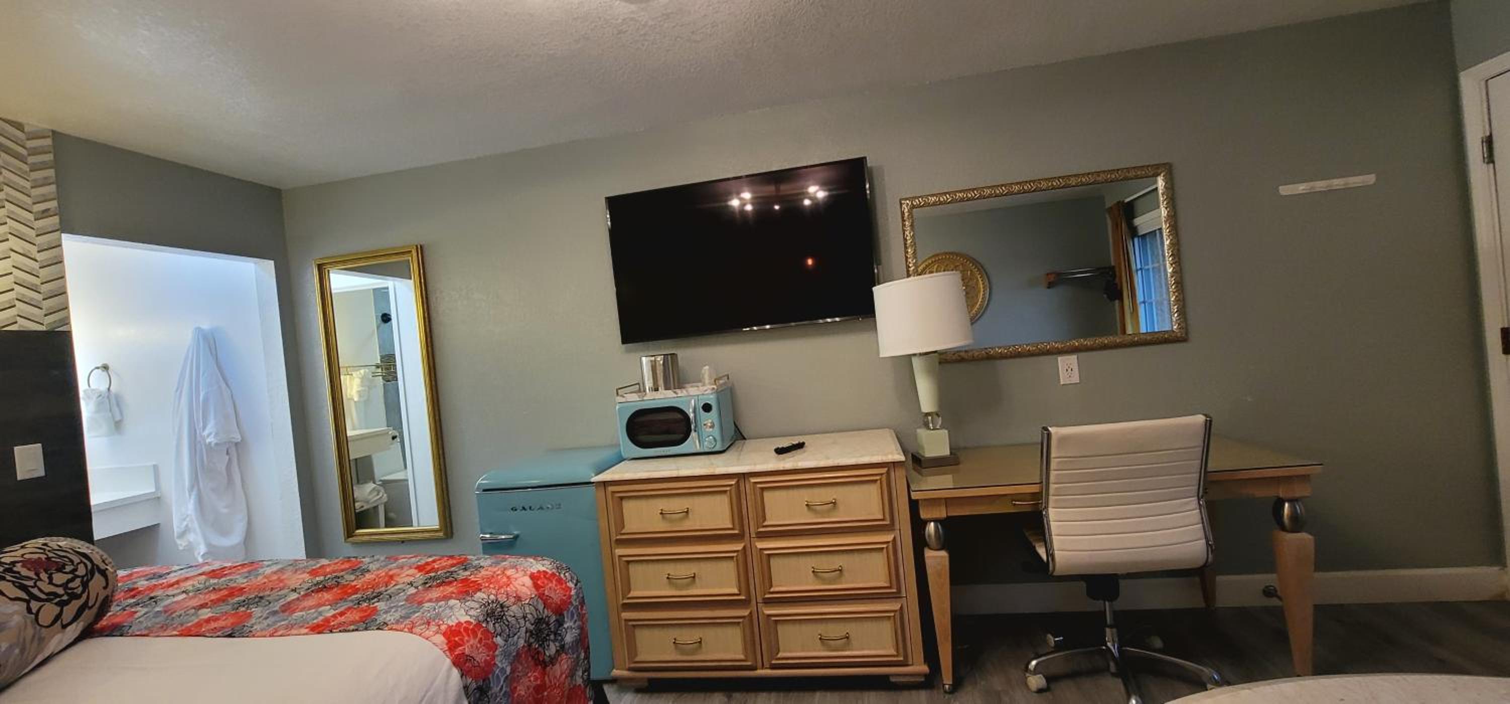 Dragonfly Inn & Suites