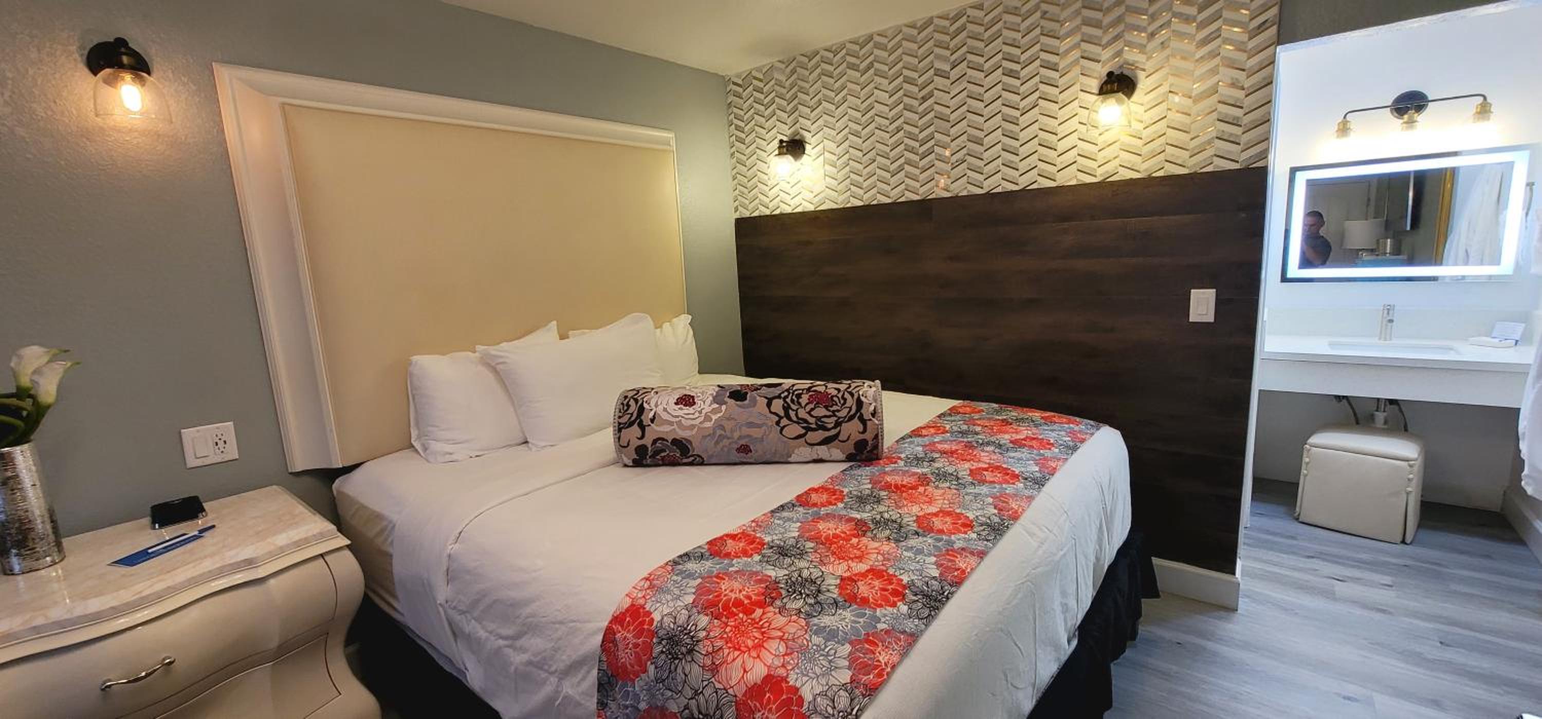 Dragonfly Inn & Suites