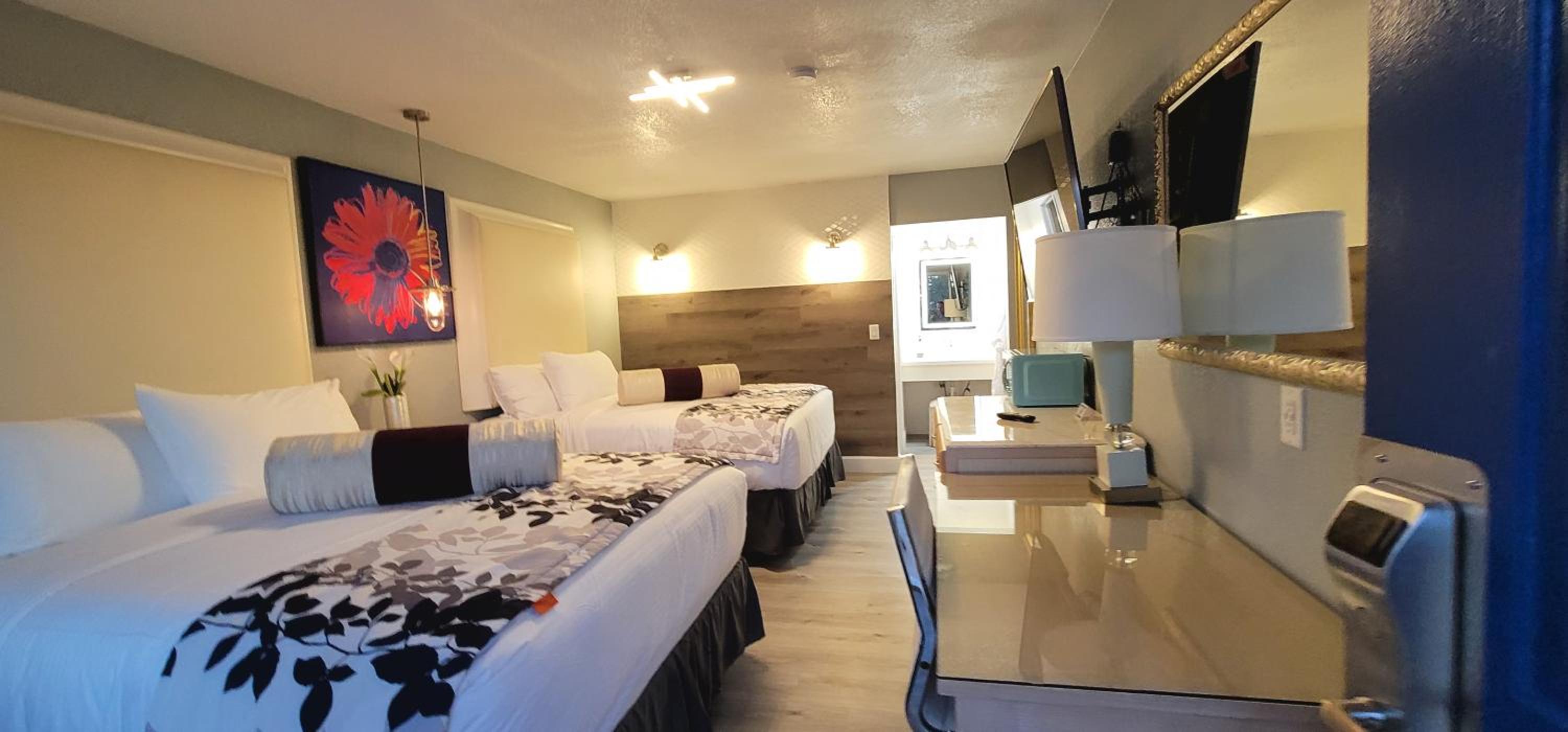 Dragonfly Inn & Suites