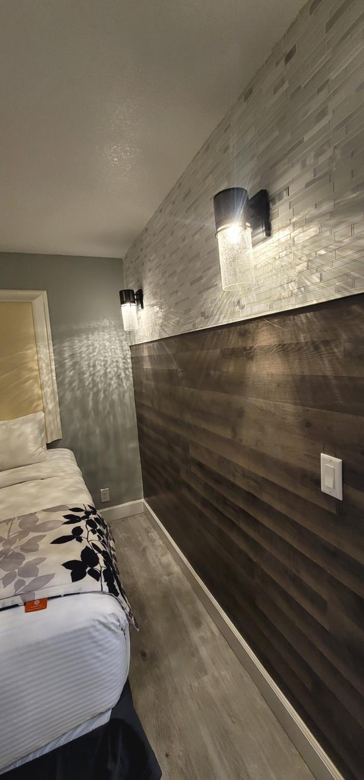 Dragonfly Inn & Suites