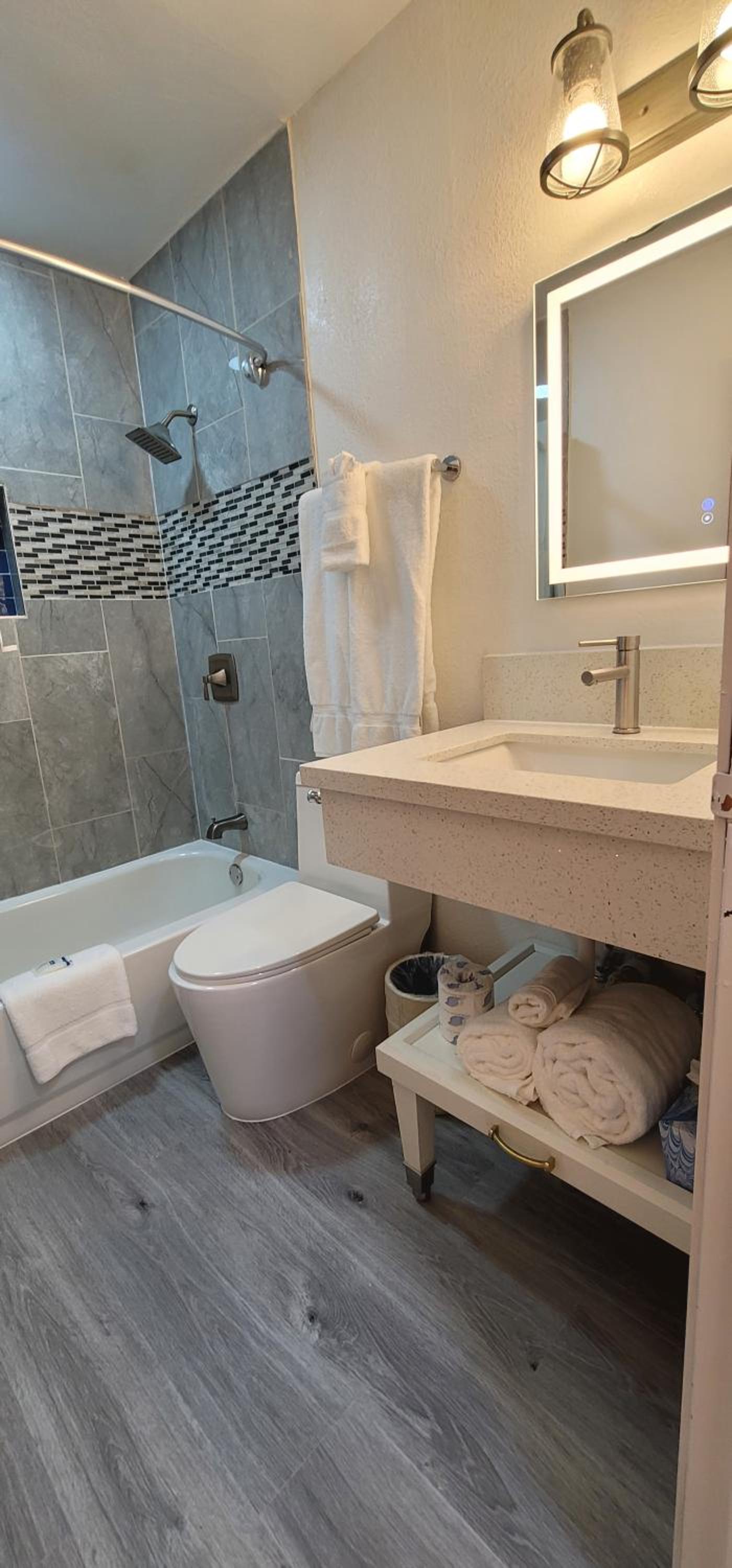 Dragonfly Inn & Suites