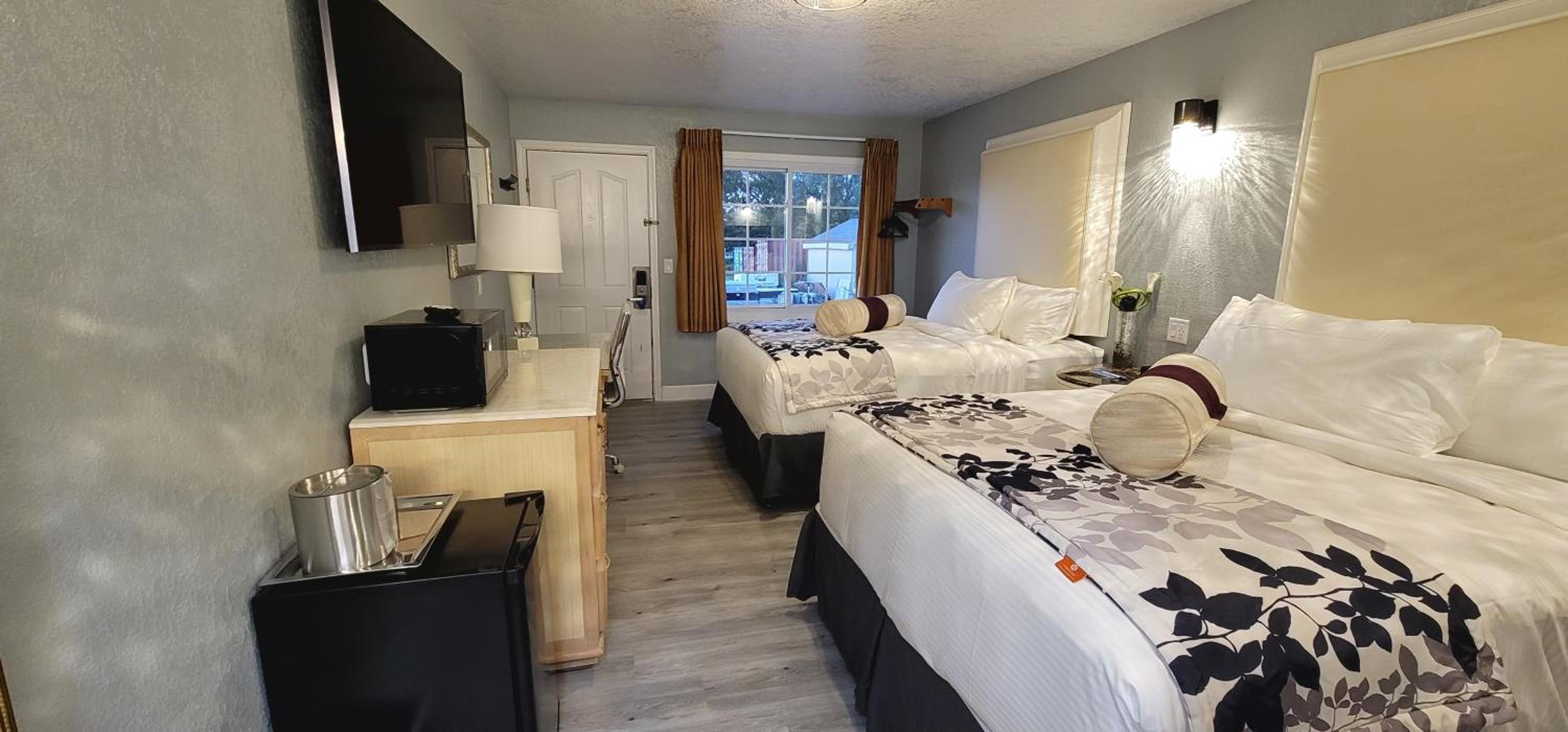 Dragonfly Inn & Suites