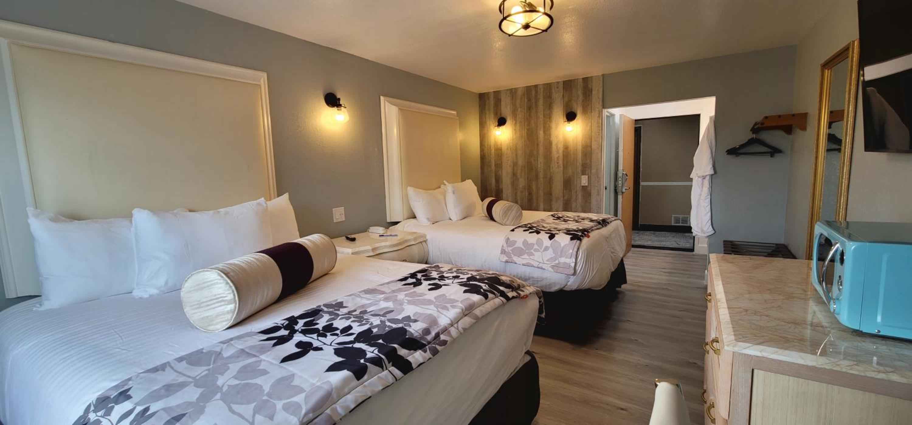 Dragonfly Inn & Suites