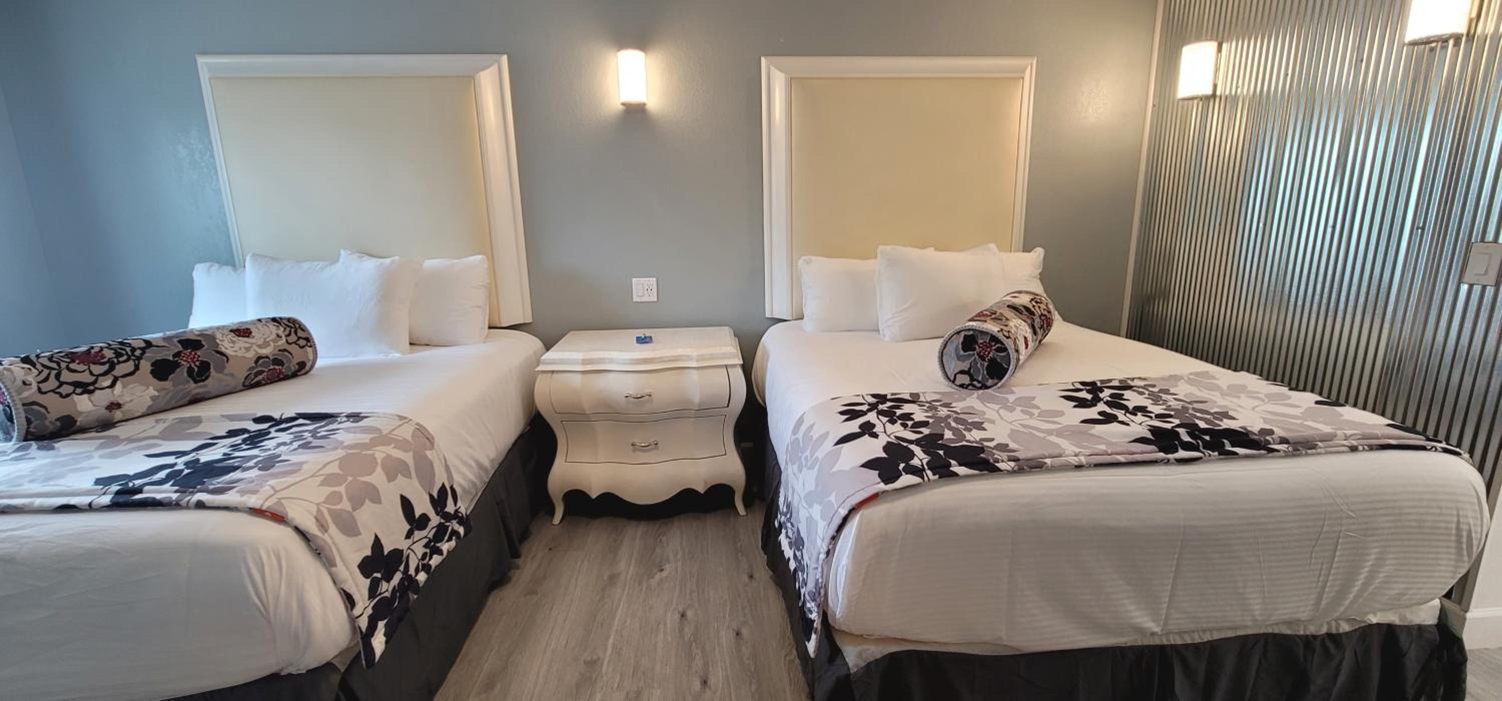 Dragonfly Inn & Suites
