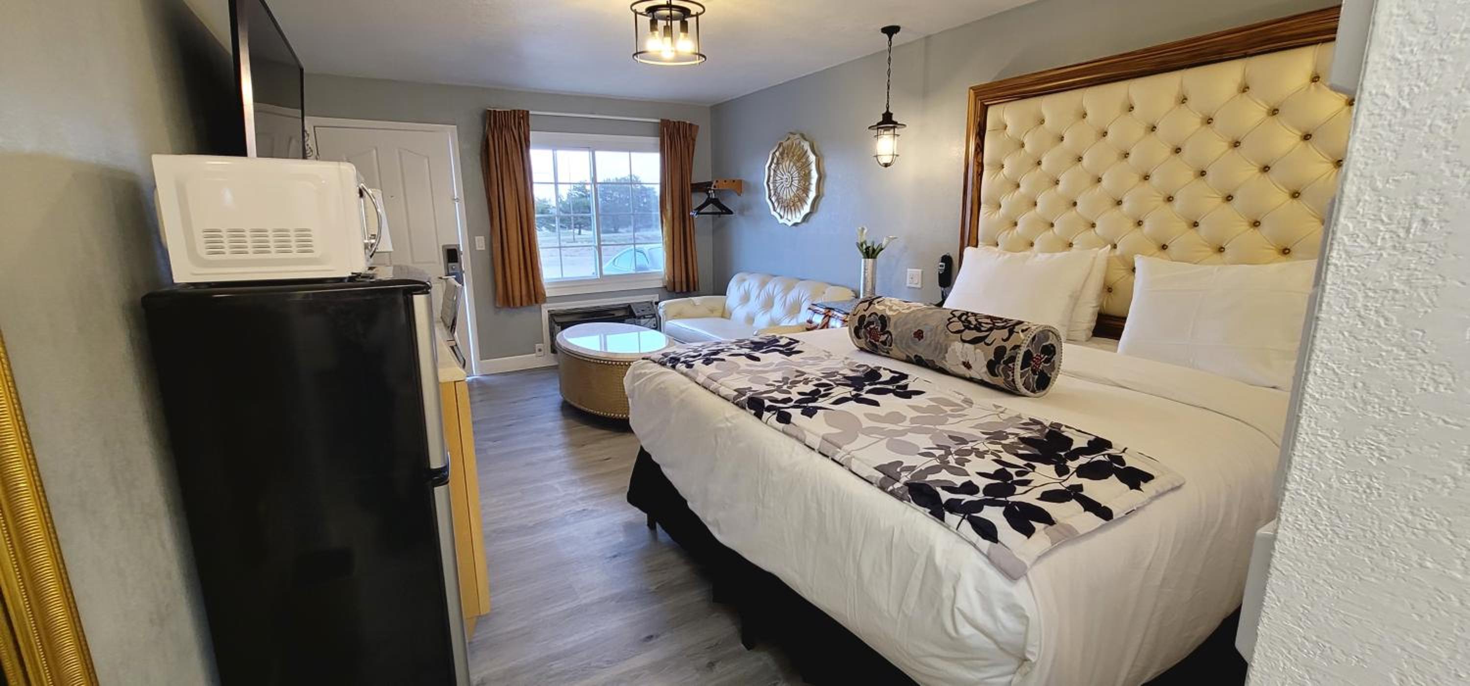 Dragonfly Inn & Suites