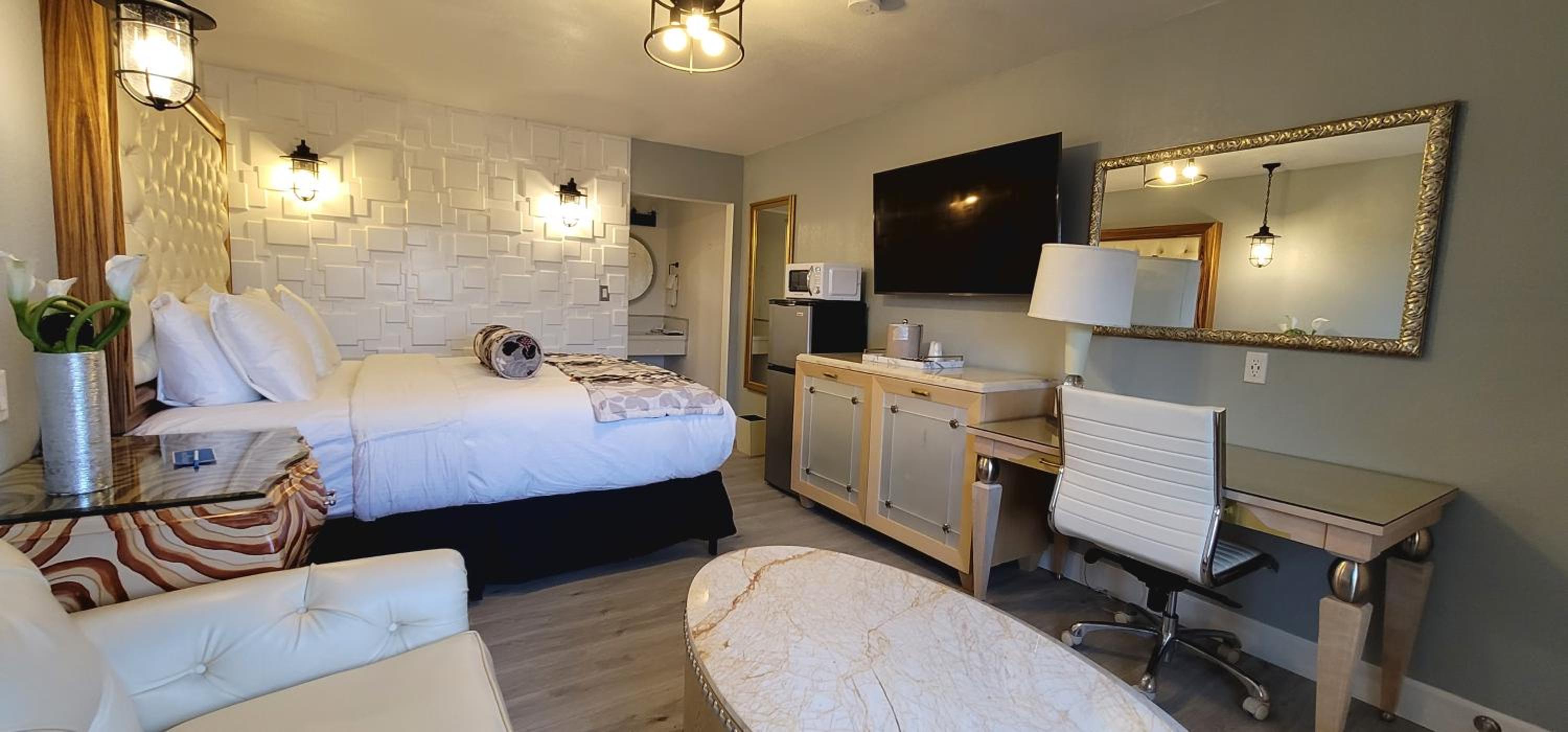 Dragonfly Inn & Suites