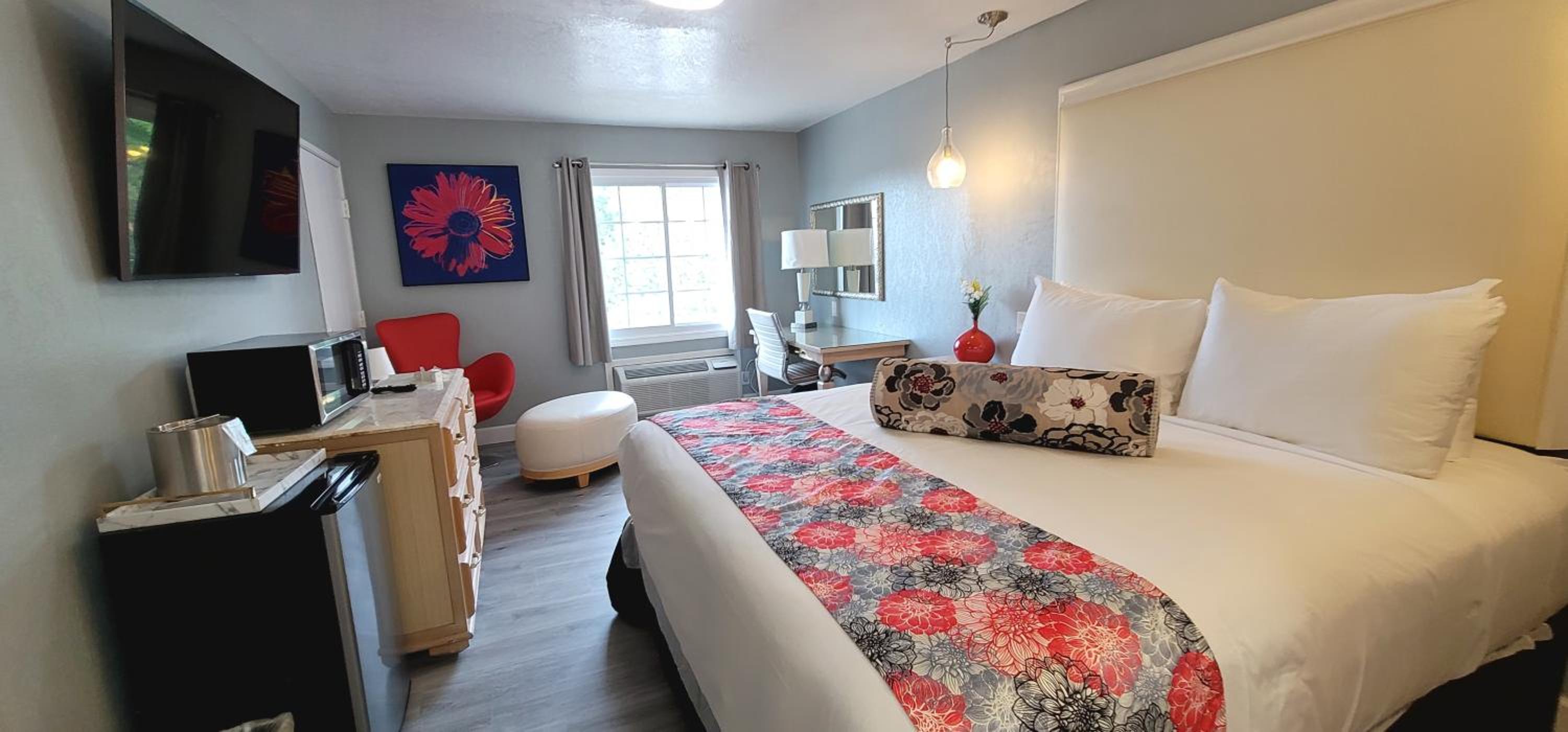 Dragonfly Inn & Suites