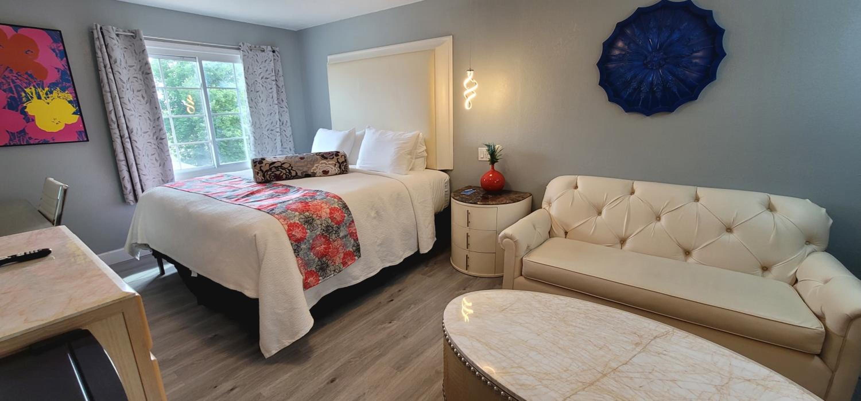 Dragonfly Inn & Suites