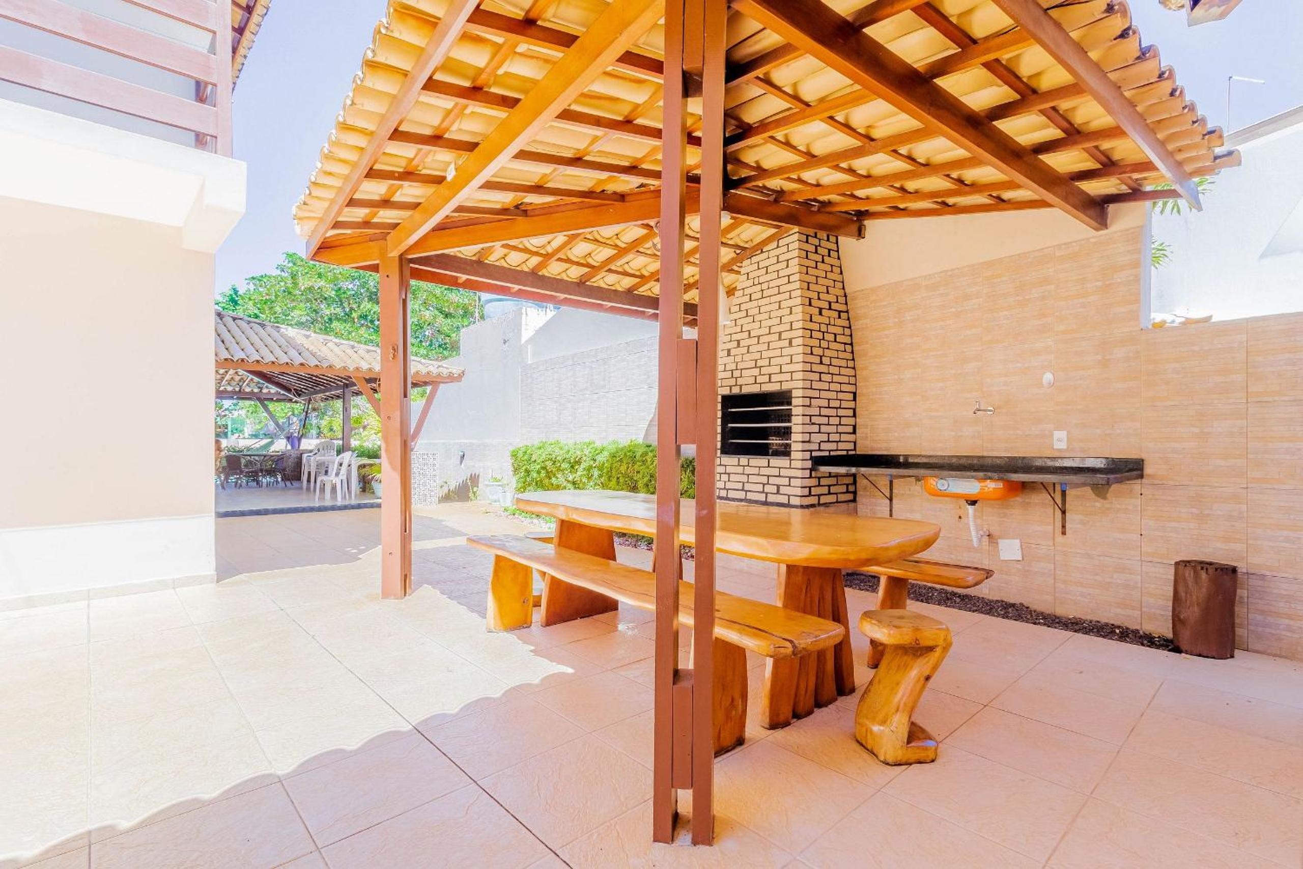 GB09 Great House 6 Bedrooms 50m from the Beach