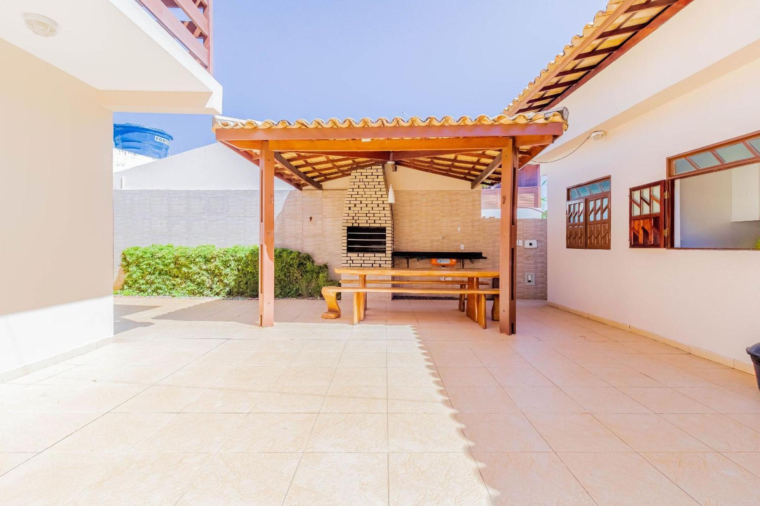 GB09 Great House 6 Bedrooms 50m from the Beach