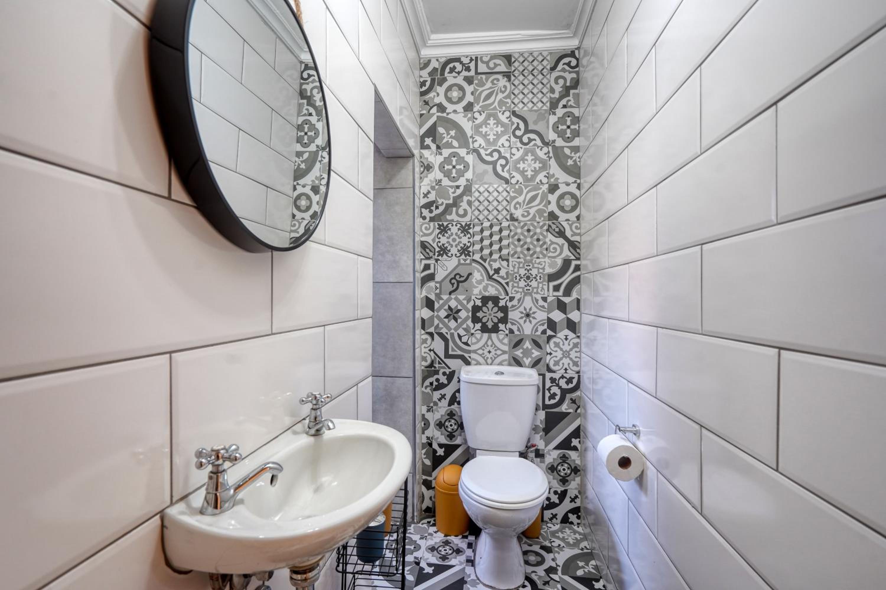 Hampton Collection - Trendy 2 Sleeper Serviced Apartment with Pool