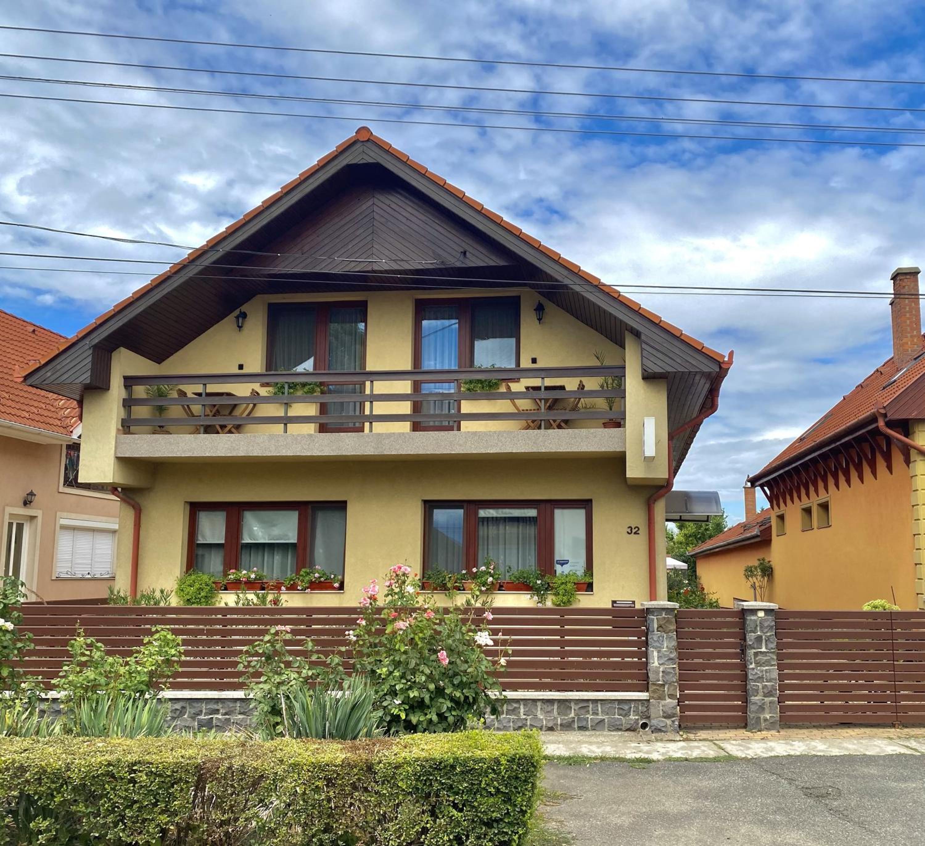 Árpád Apartman - 3 Bedroom Family Apartment with Parking