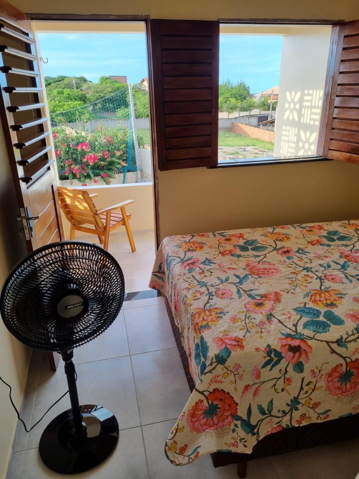Duplex de 2 quartos com ar condicionado , piscina e estacionamento