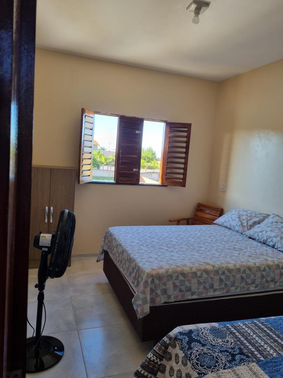Duplex de 2 quartos com ar condicionado , piscina e estacionamento