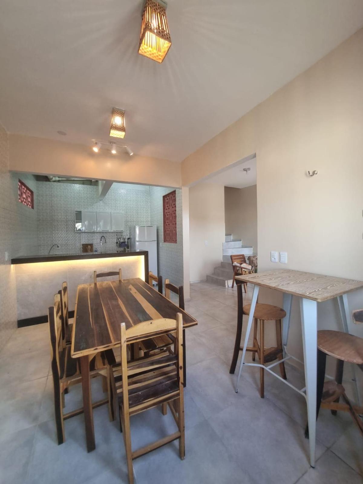Duplex de 2 quartos com ar condicionado , piscina e estacionamento
